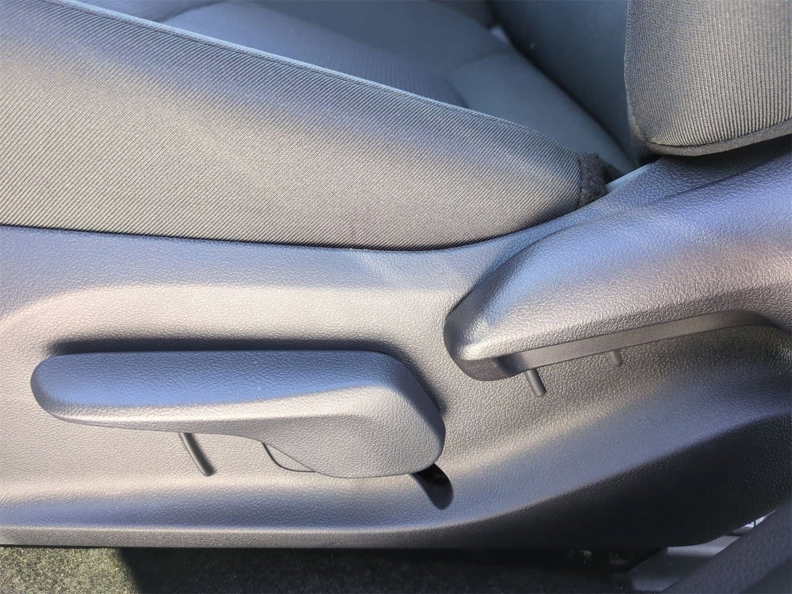 Thumbnail: 2025 Toyota RAV4 - 17