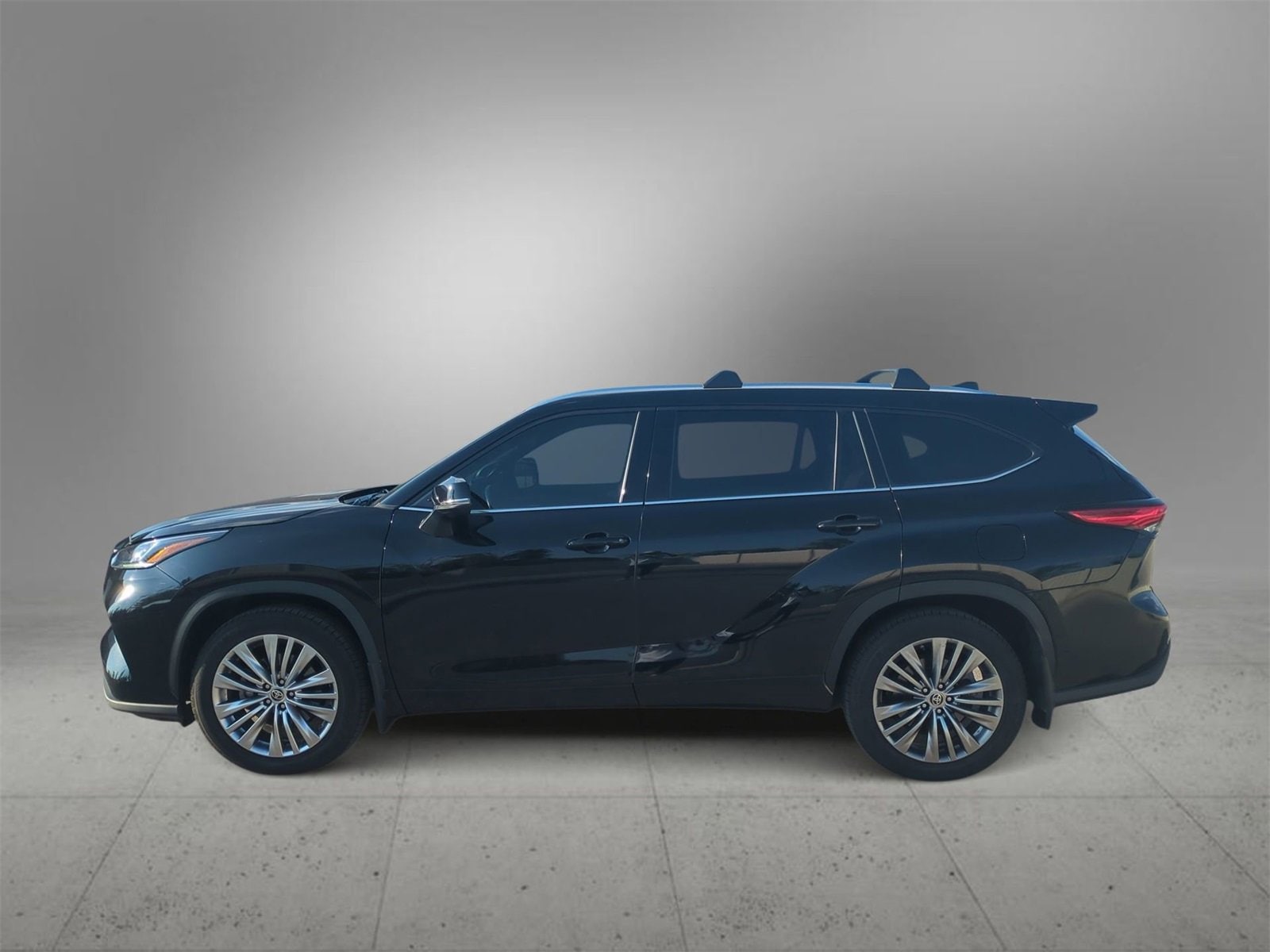 Thumbnail: 2022 Toyota Highlander - 5