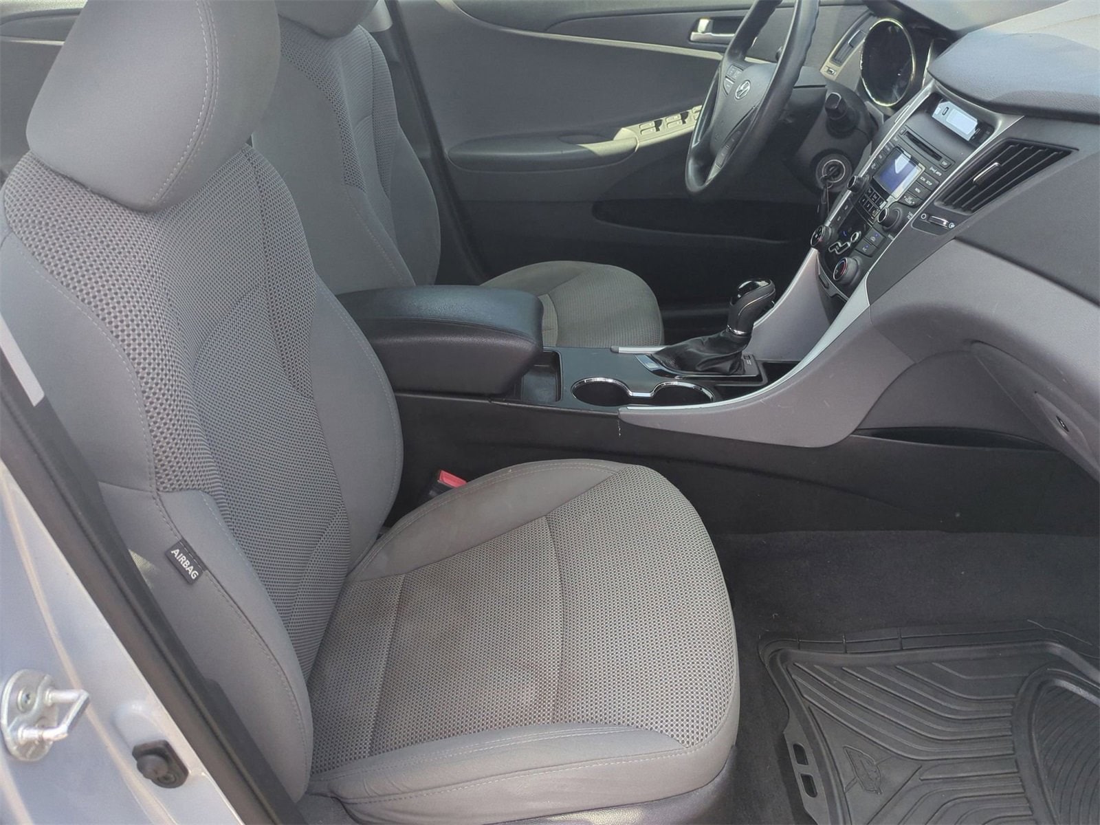 Thumbnail: 2013 Hyundai Sonata - 21