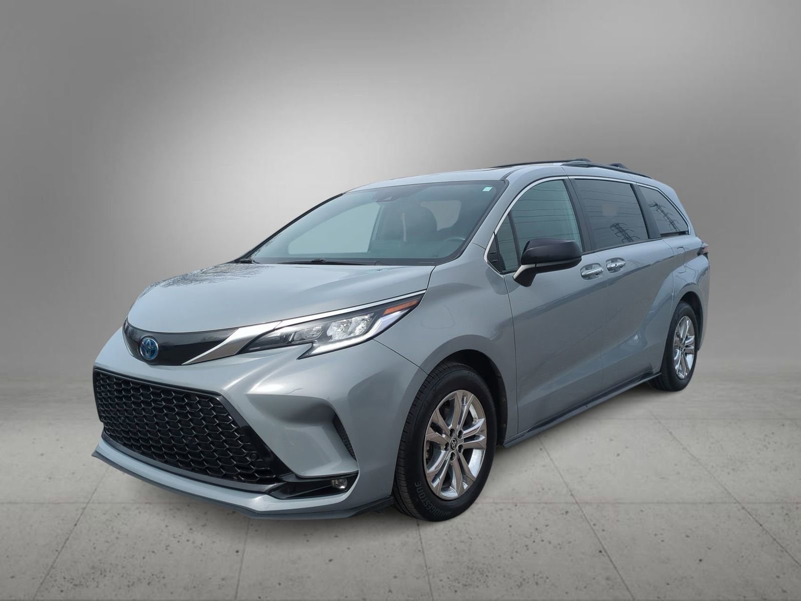 Thumbnail: 2023 Toyota Sienna - 4