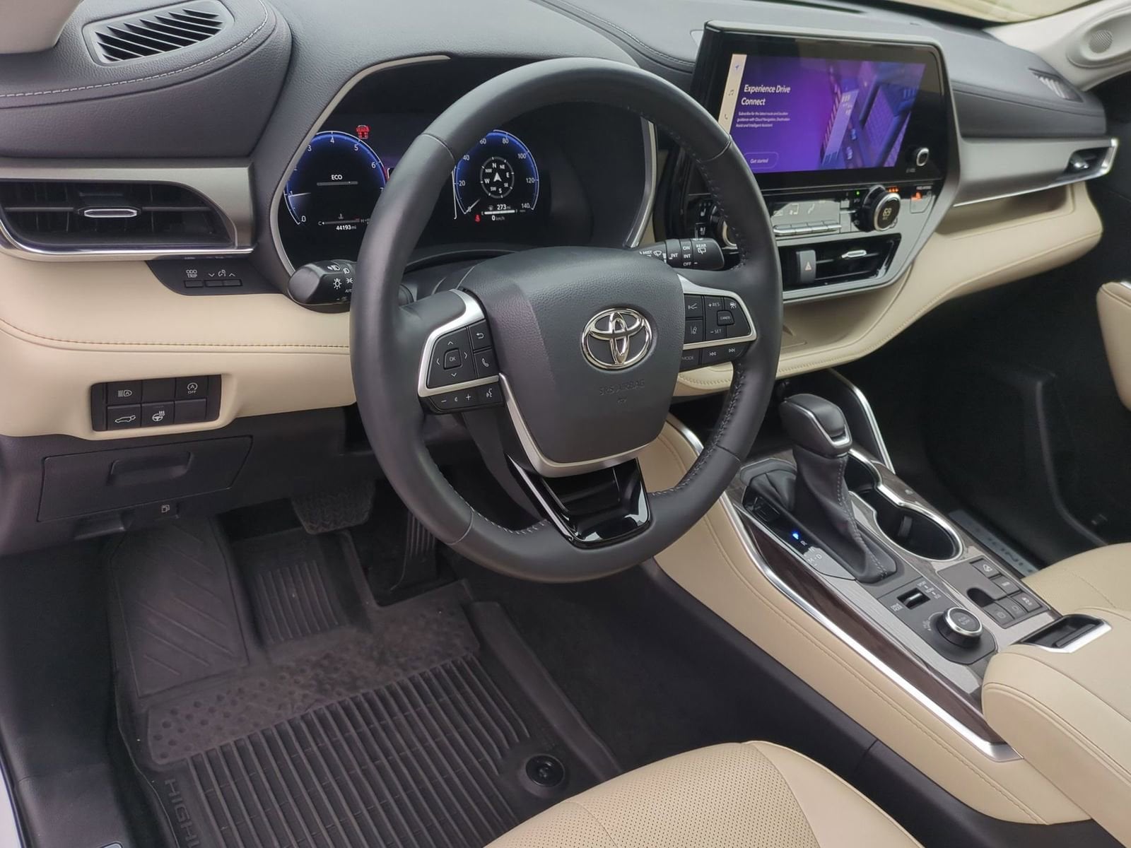 Thumbnail: 2023 Toyota Highlander - 10