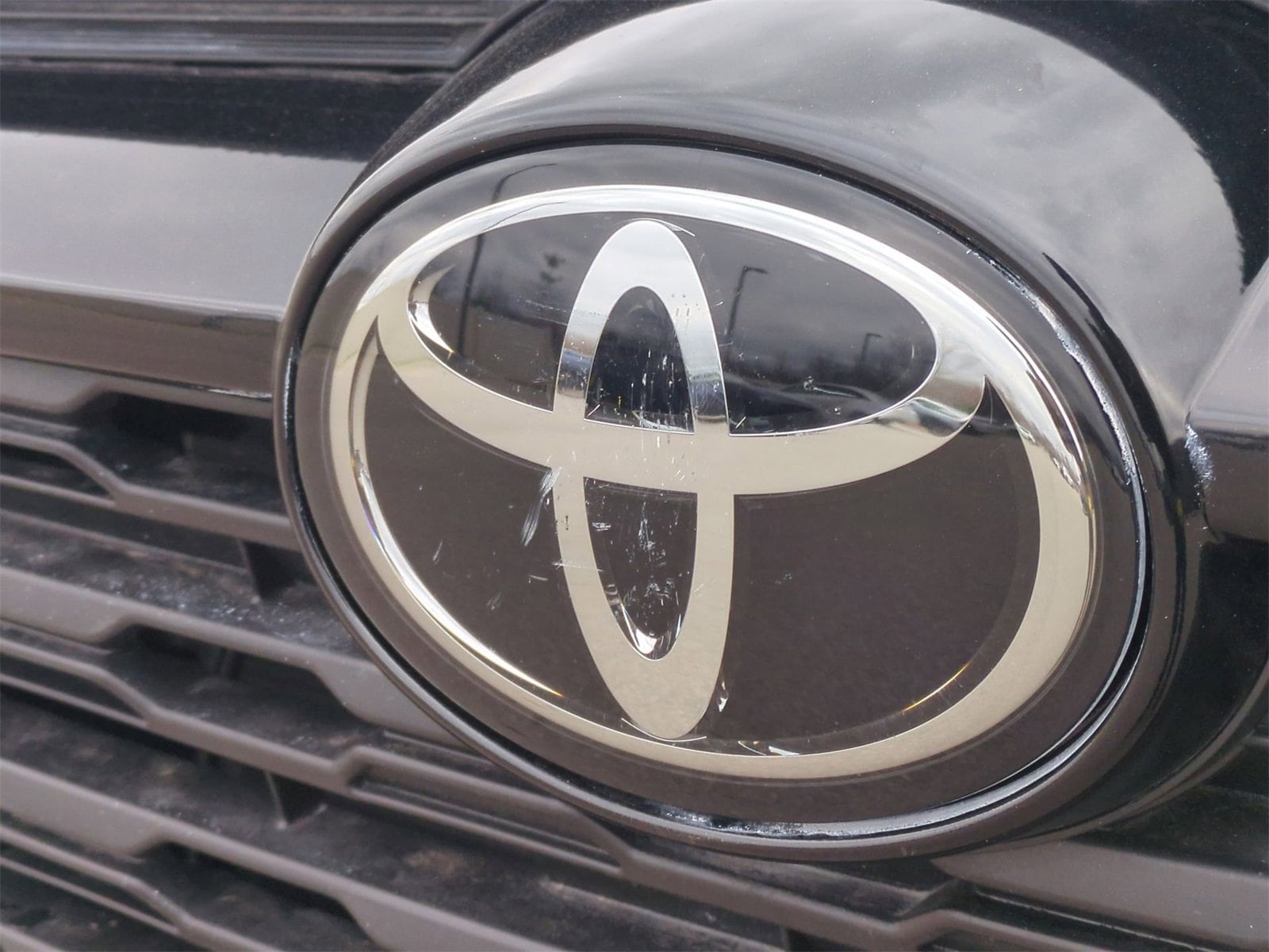 Thumbnail: 2025 Toyota RAV4 - 12