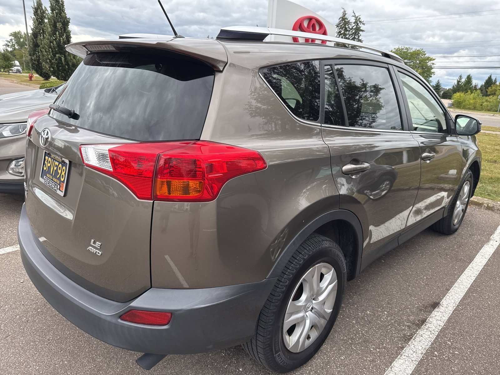 Thumbnail: 2015 Toyota RAV4 - 11