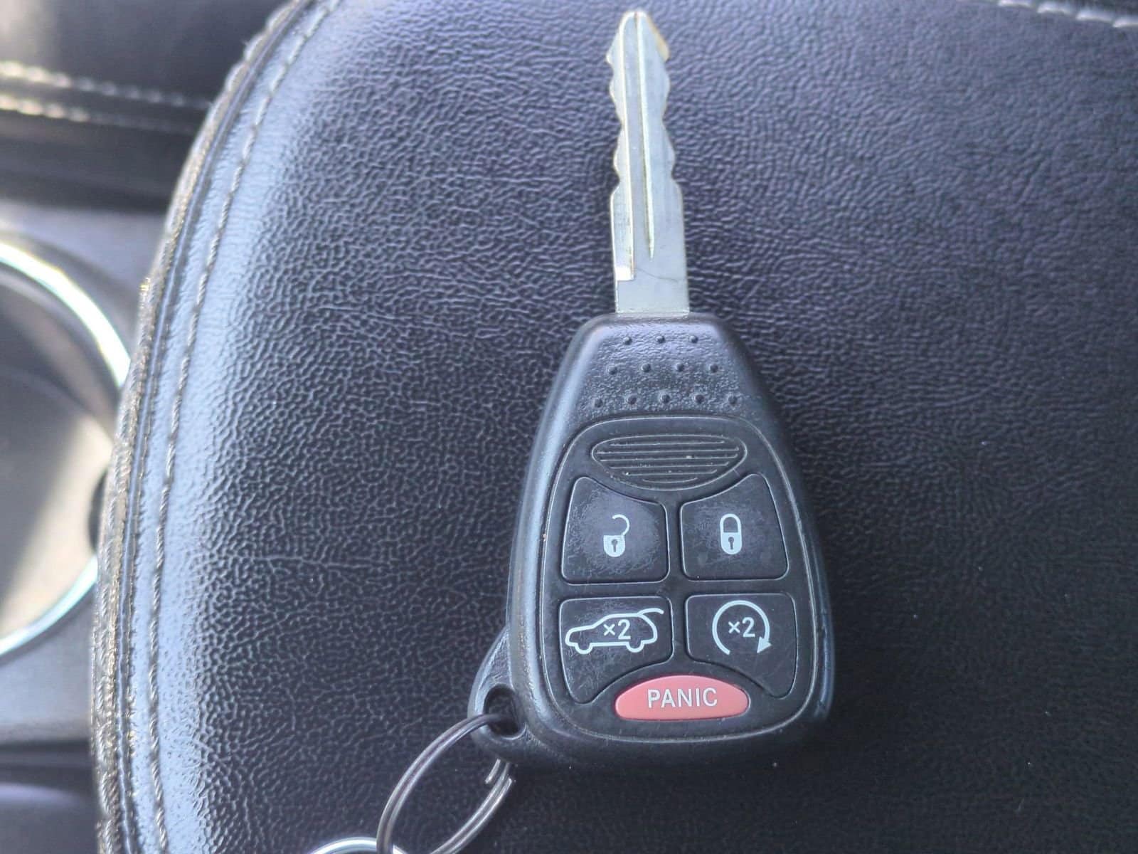 Thumbnail: 2012 Chrysler 200 - 32