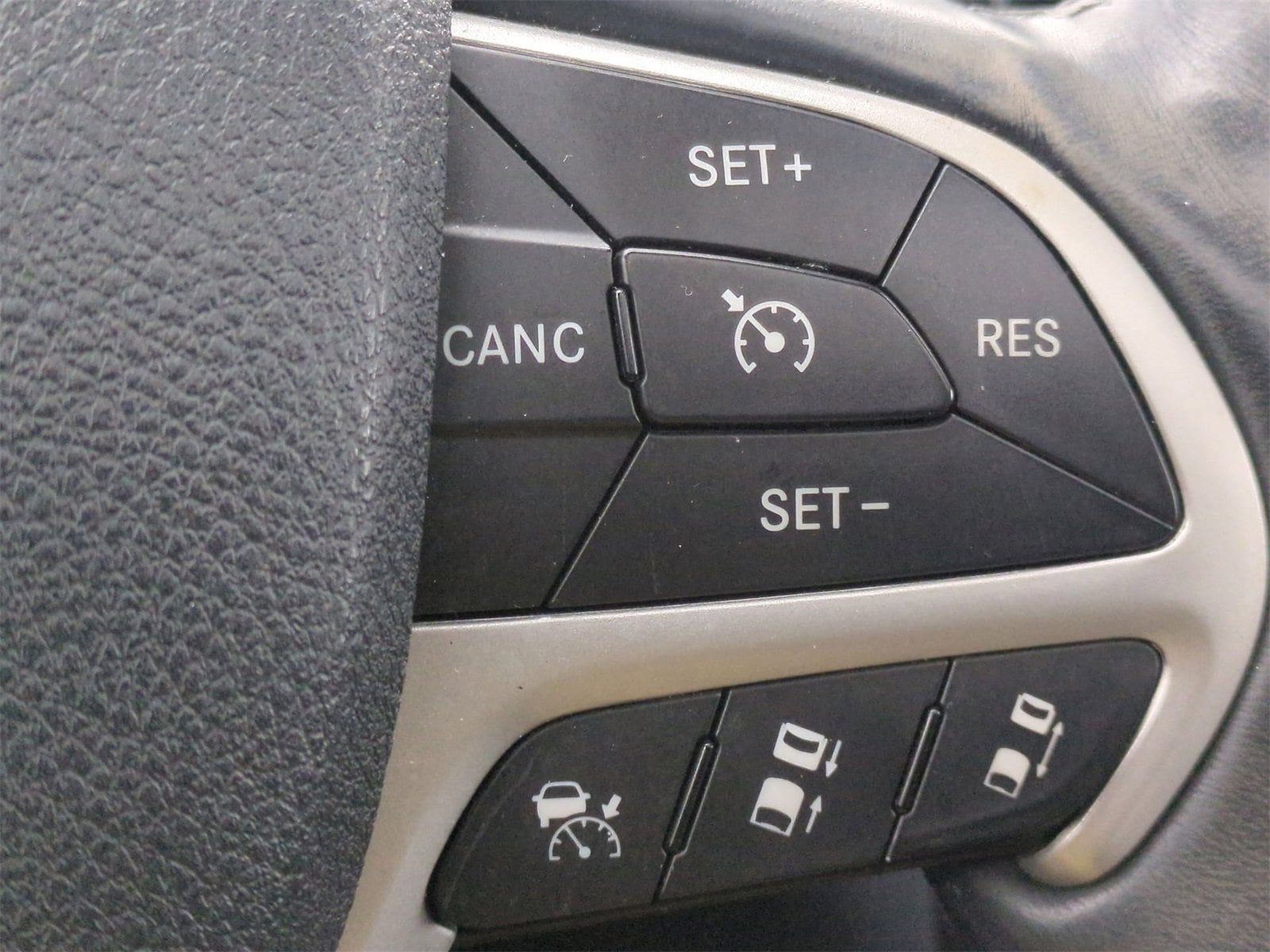 Thumbnail: 2014 Jeep Cherokee - 26