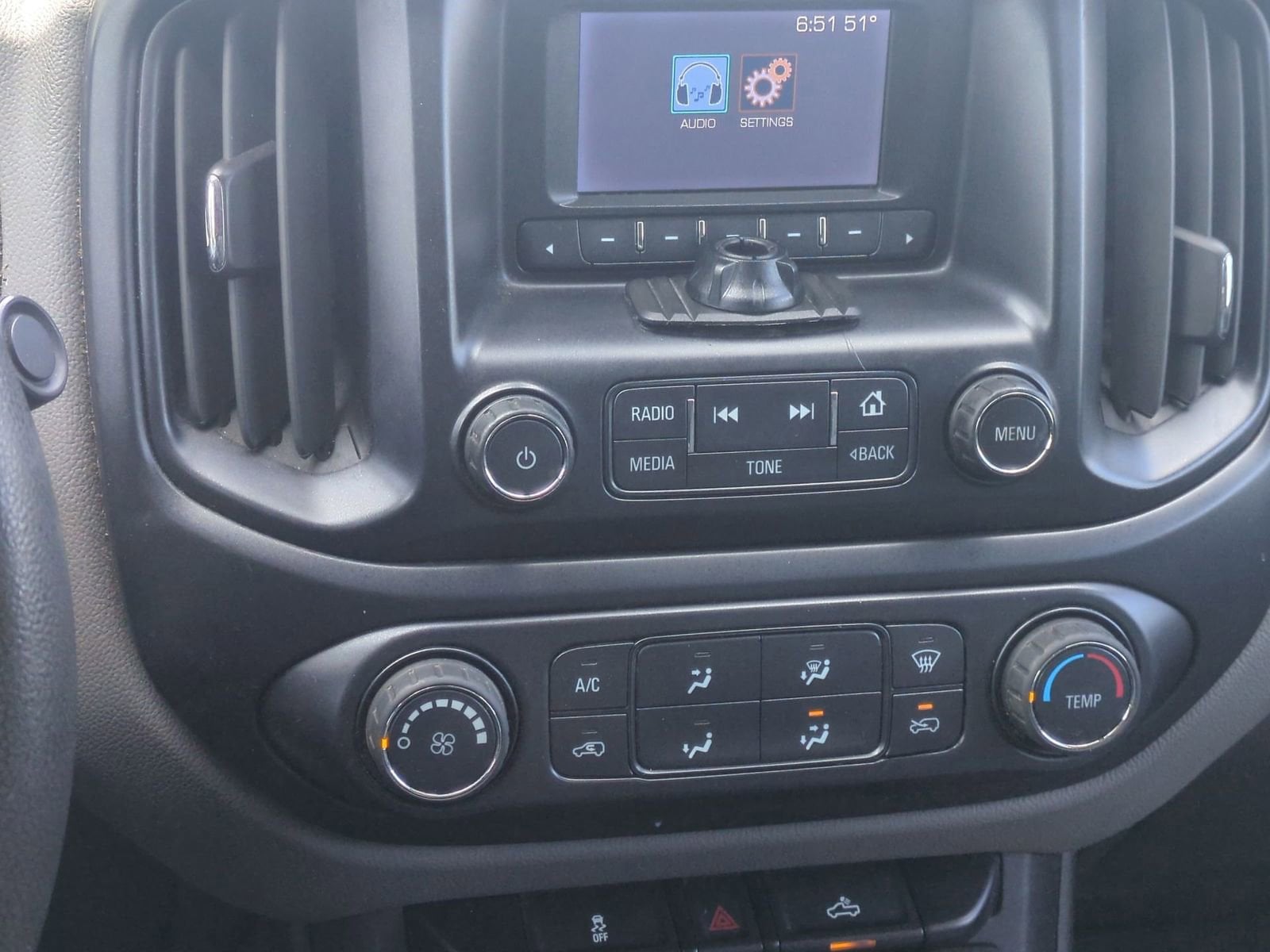 Thumbnail: 2015 Chevrolet Colorado - 21