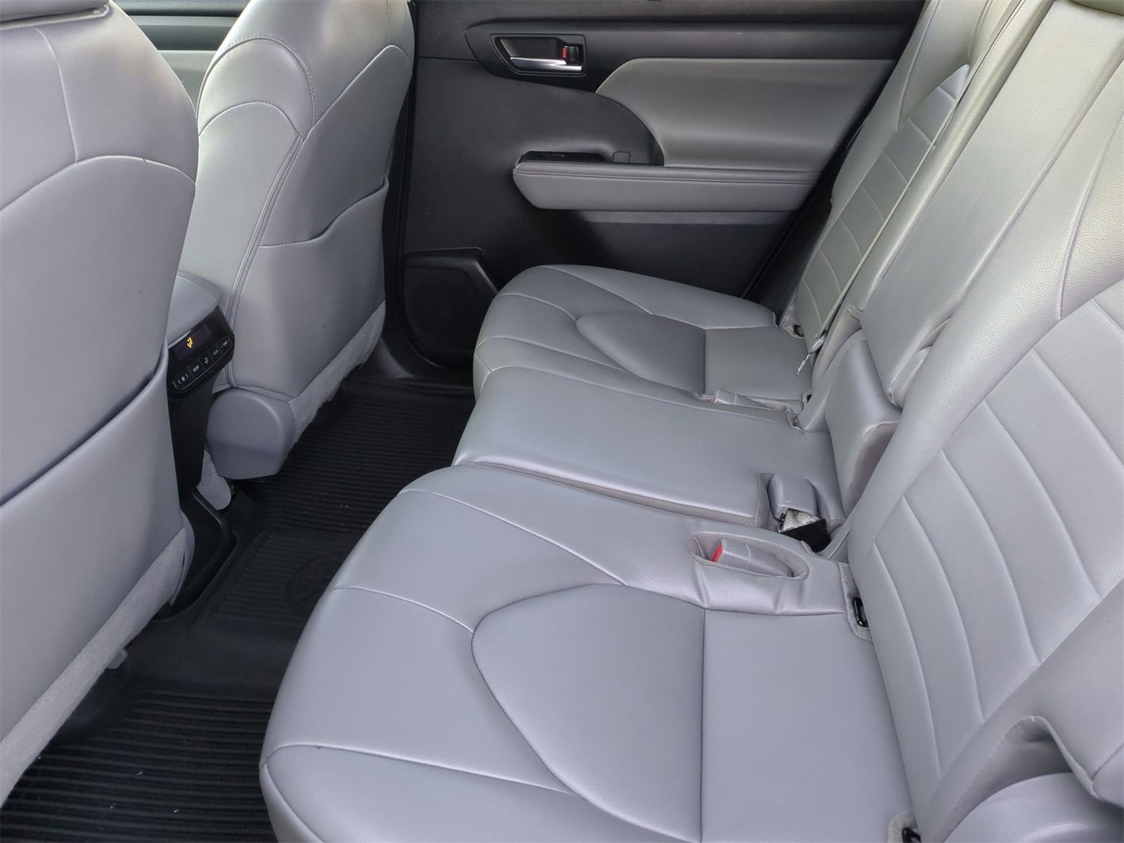 Thumbnail: 2022 Toyota Highlander - 20