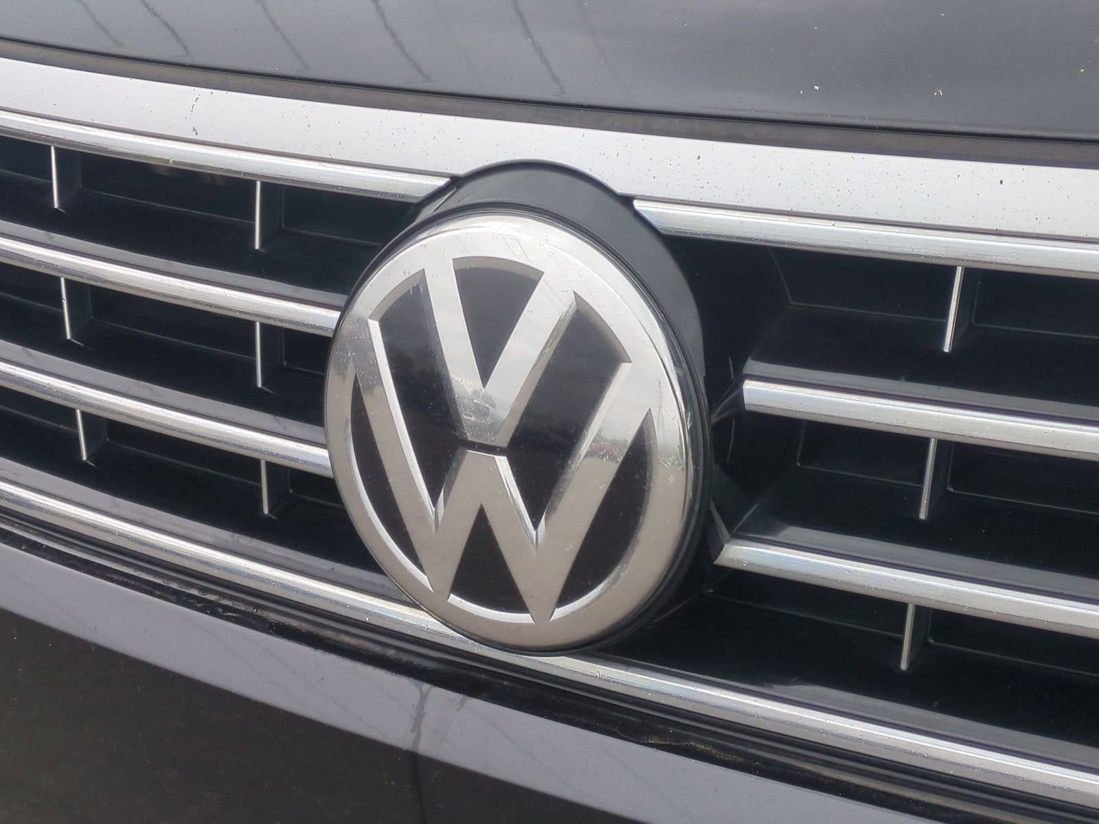 Thumbnail: 2017 Volkswagen Passat - 12