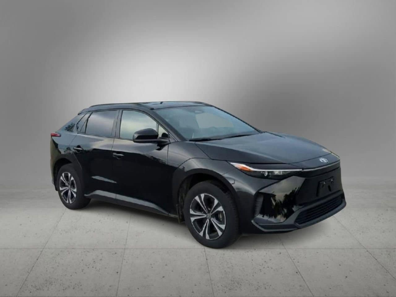 Used 2024 Toyota bZ4X XLE with VIN JTMABACA3RA086159 for sale in Farmington, MI
