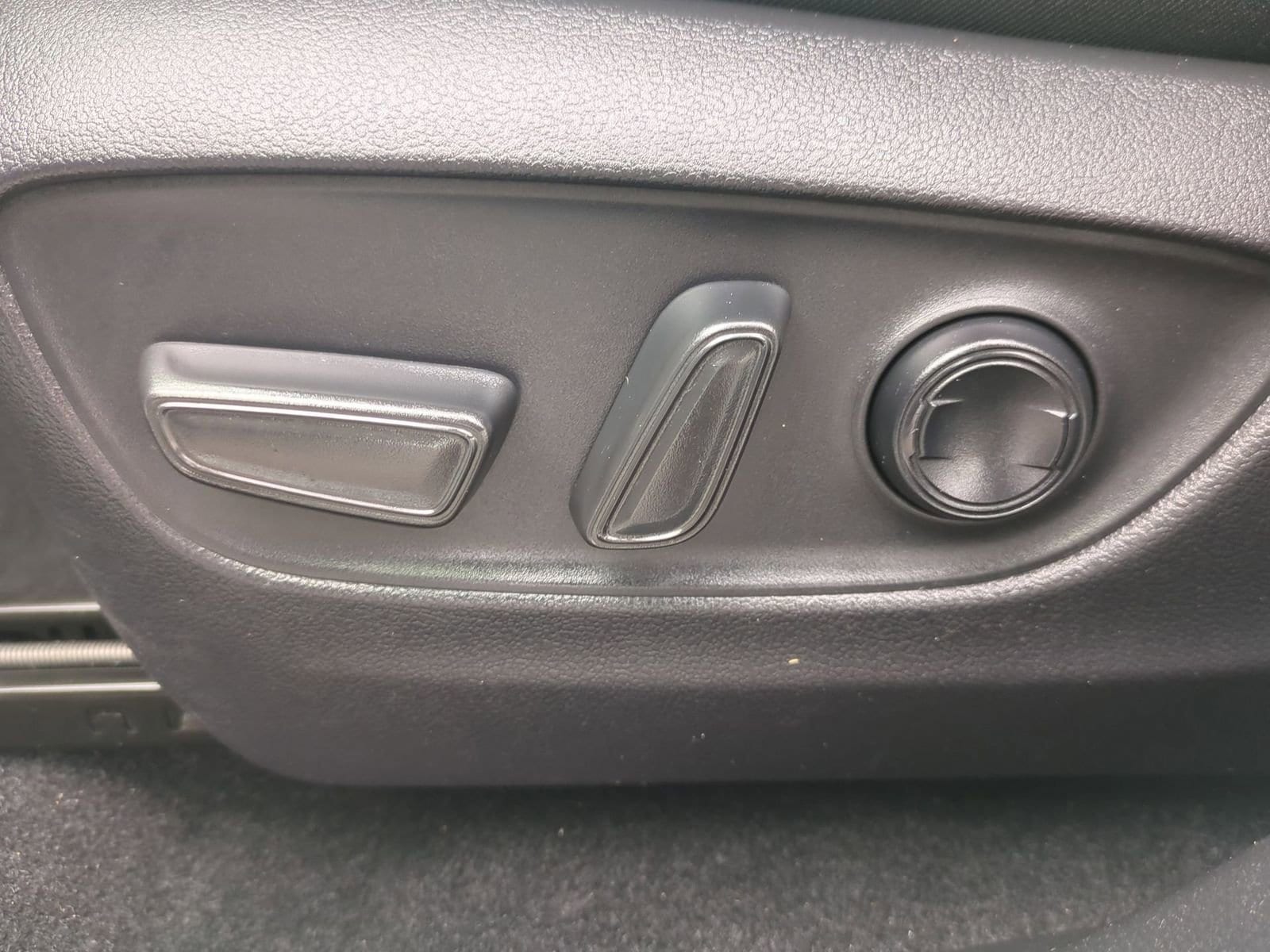 Thumbnail: 2023 Toyota RAV4 - 17