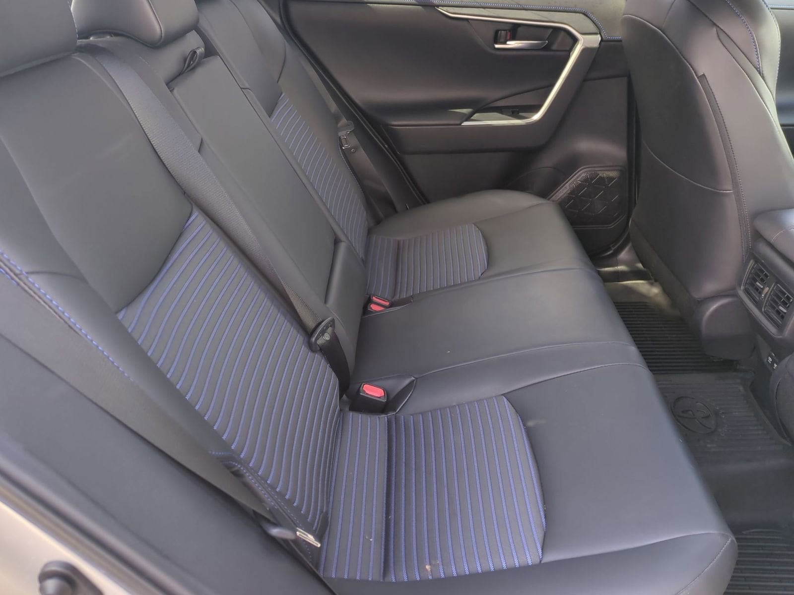 Thumbnail: 2020 Toyota RAV4 - 21