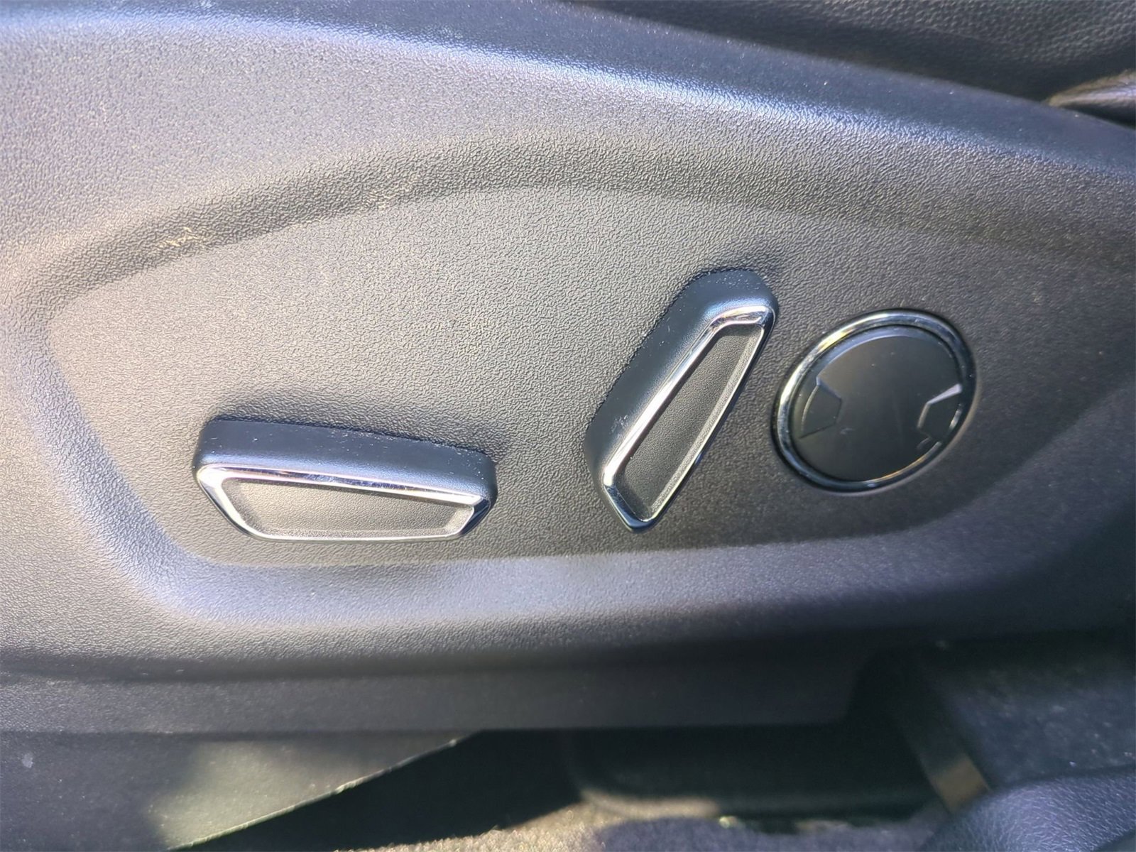 Thumbnail: 2016 Ford Explorer - 17