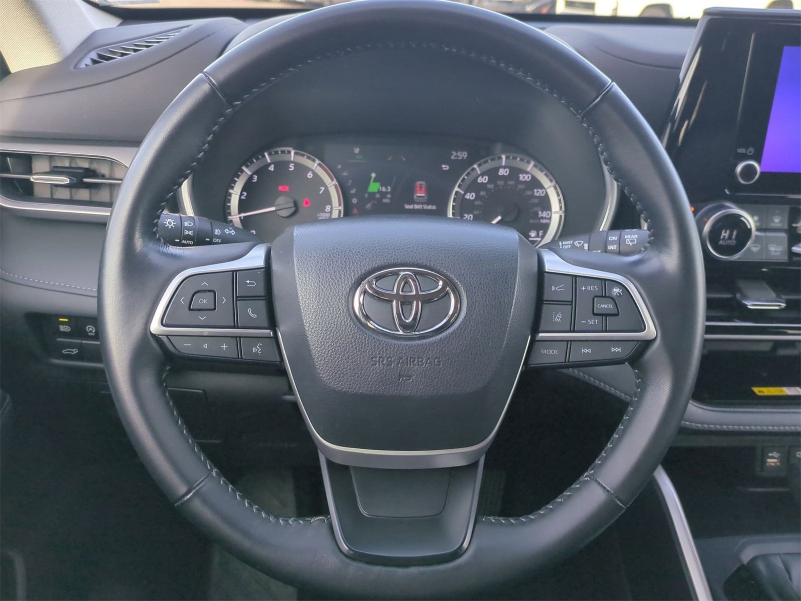 Thumbnail: 2023 Toyota Highlander - 25