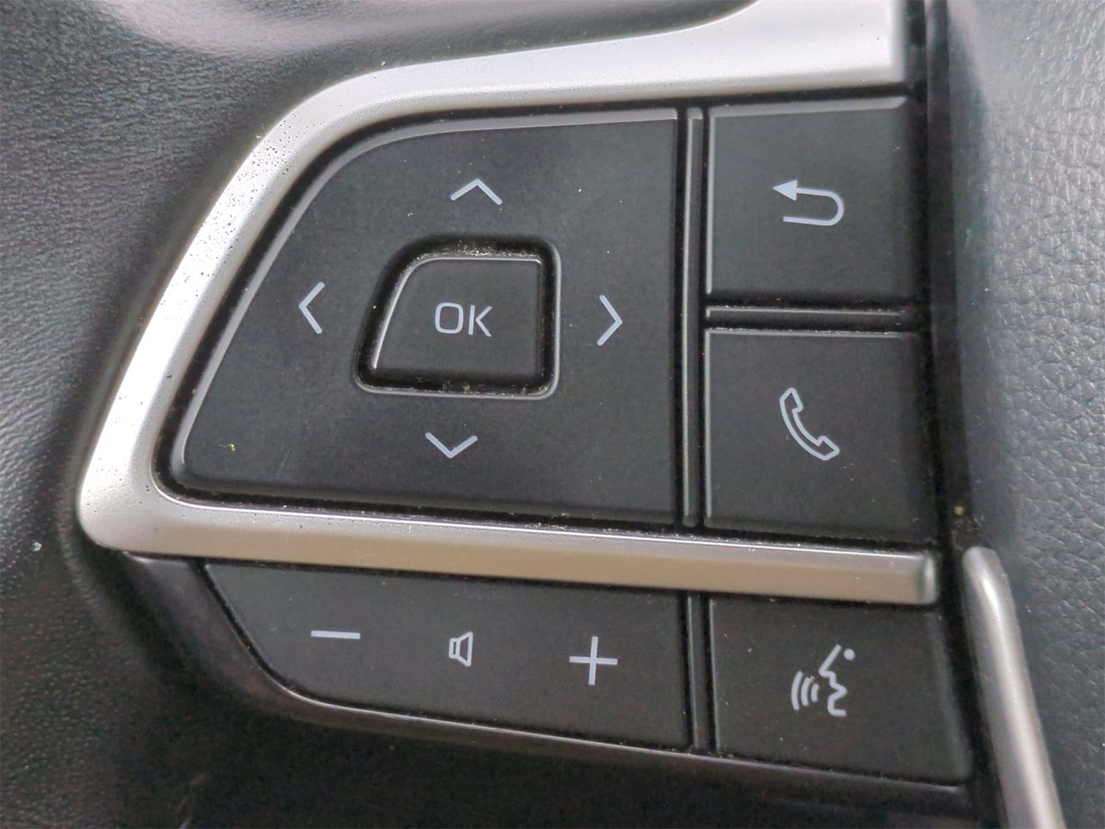 Thumbnail: 2023 Toyota Highlander - 23