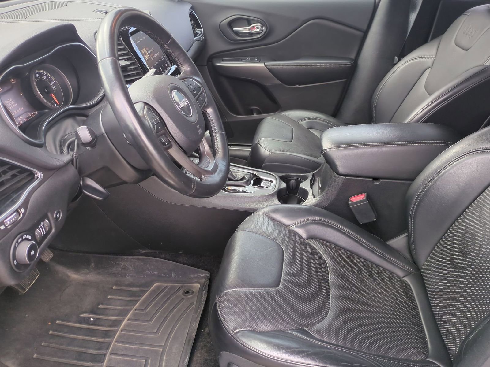 Thumbnail: 2019 Jeep Cherokee - 16