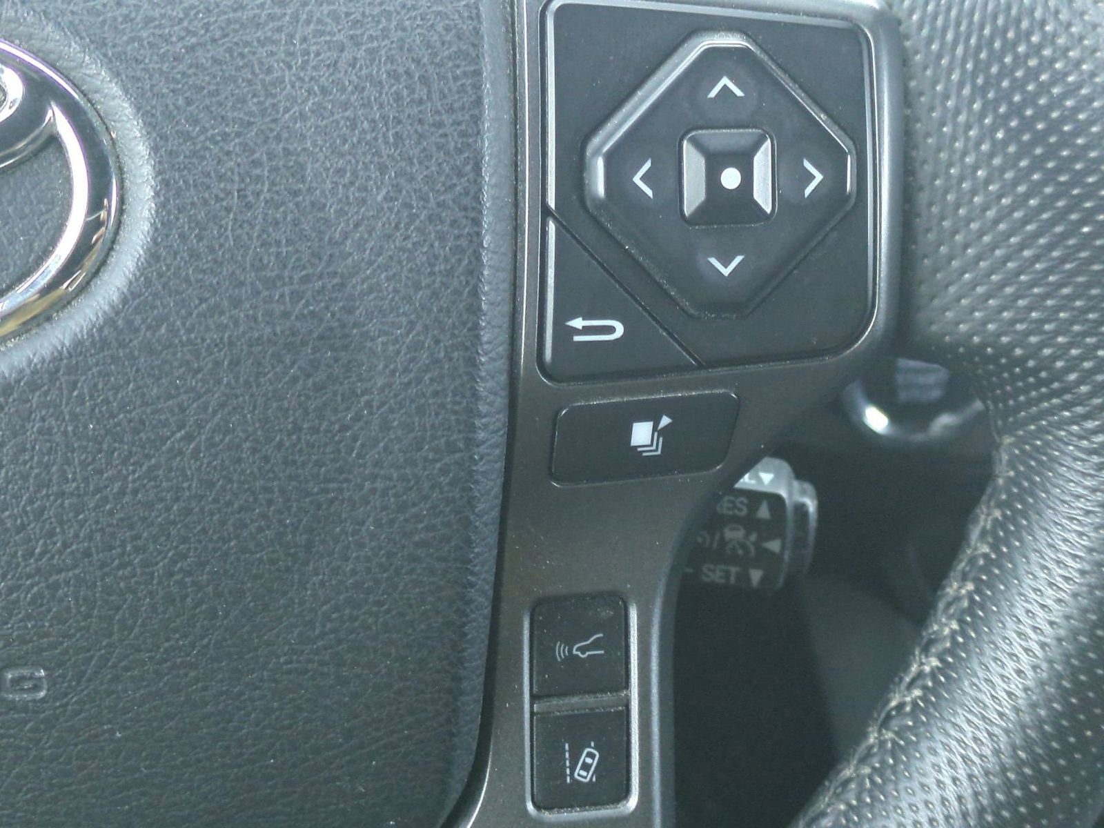 Thumbnail: 2022 Toyota Tacoma - 24