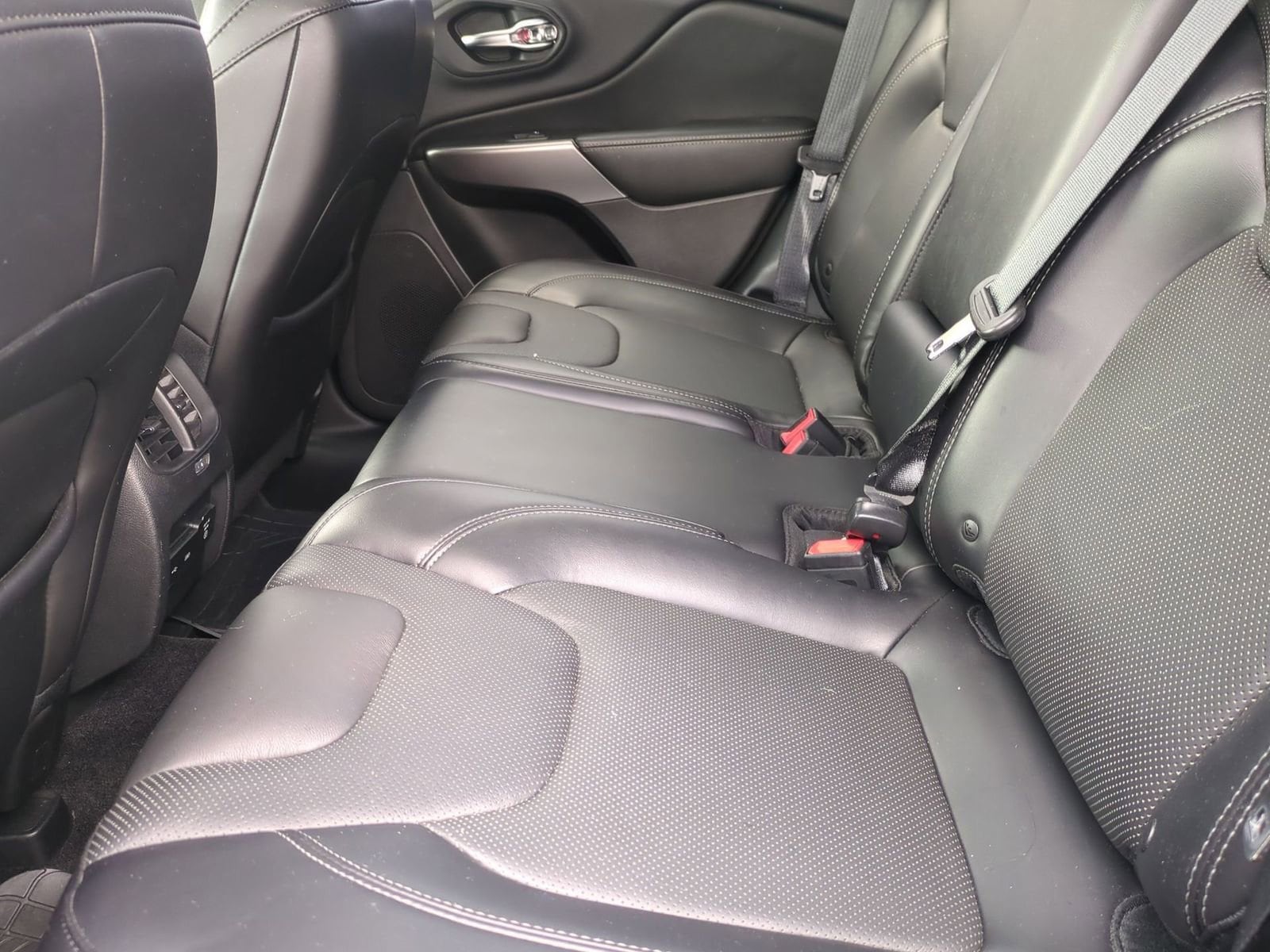 Thumbnail: 2019 Jeep Cherokee - 19