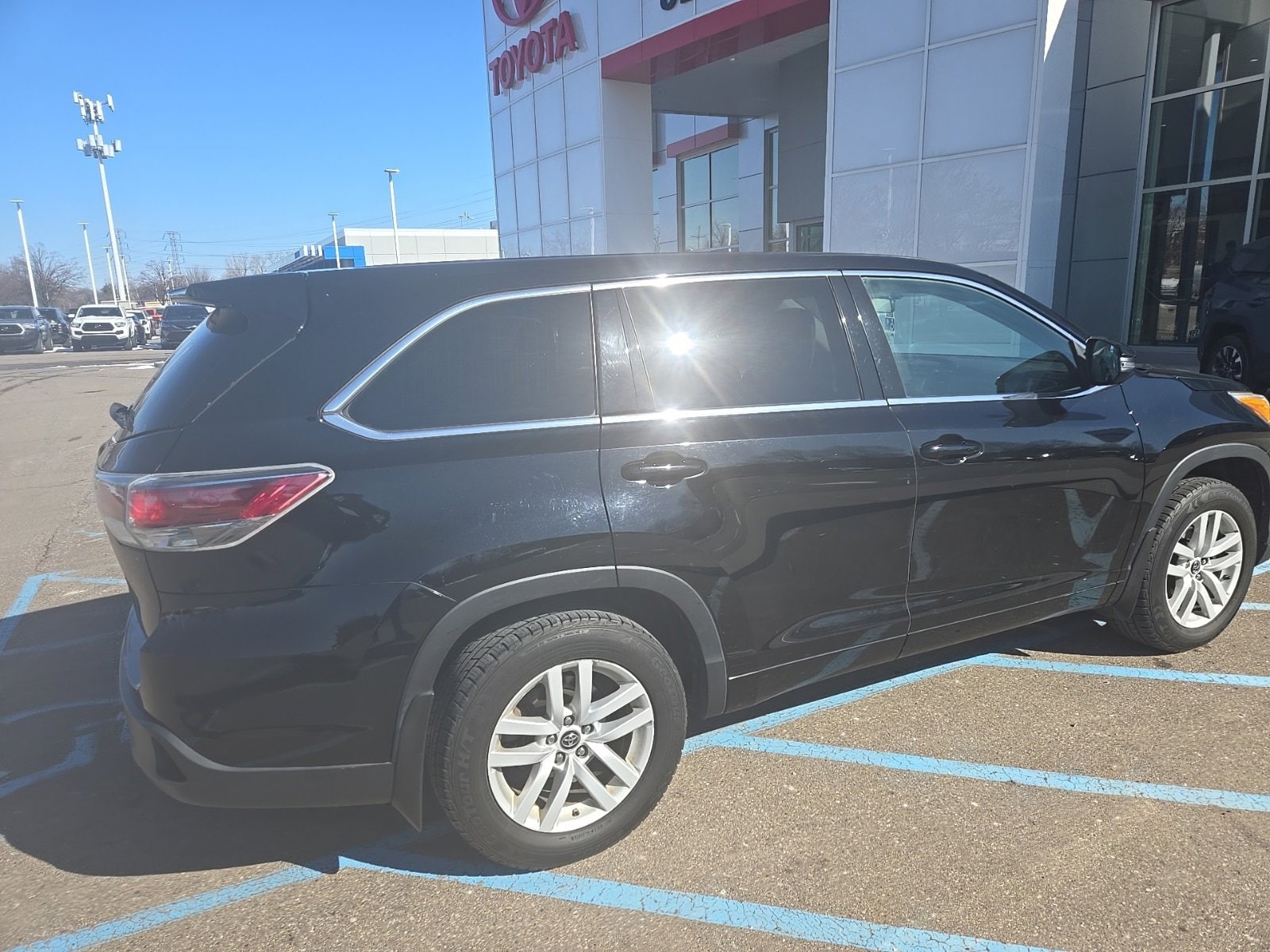 Thumbnail: 2016 Toyota Highlander - 4