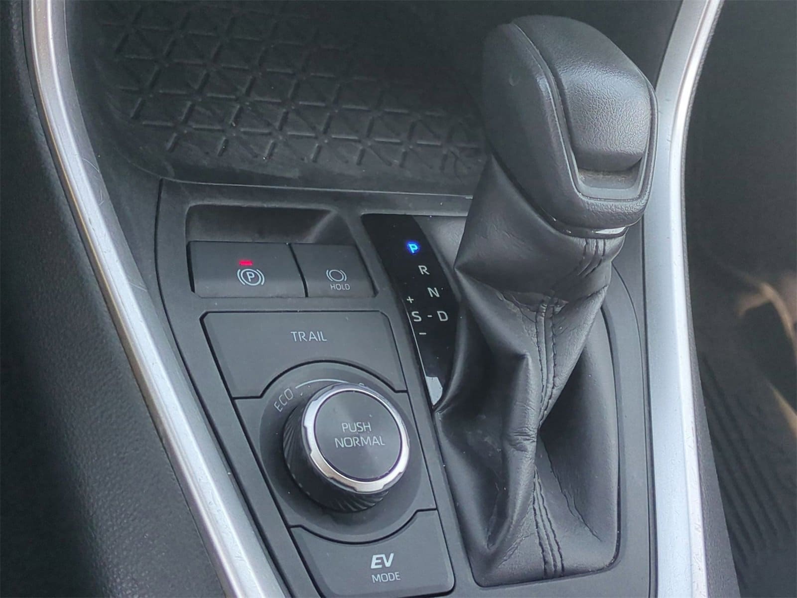 Thumbnail: 2023 Toyota RAV4 - 32