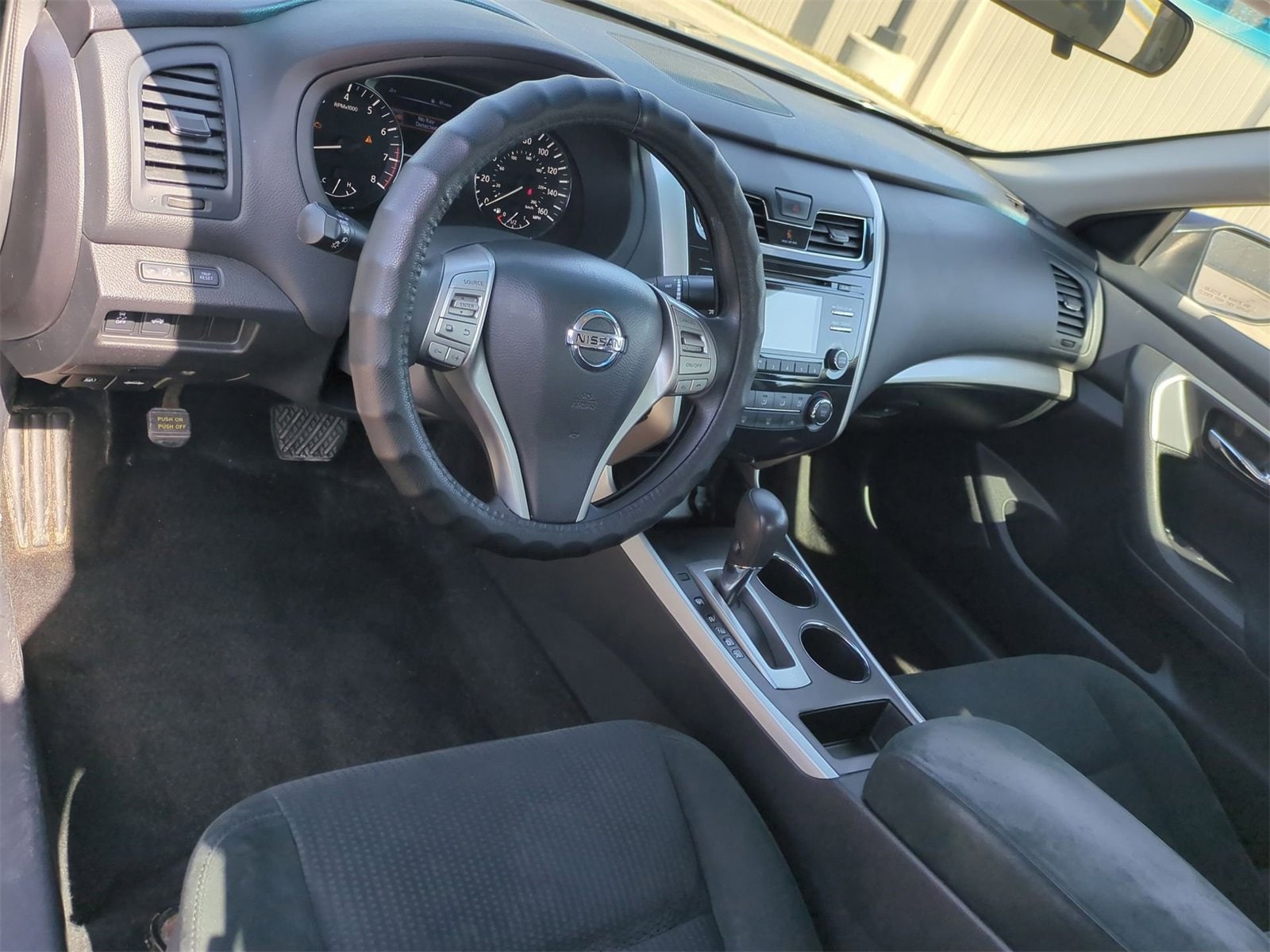 Thumbnail: 2015 Nissan Altima - 10
