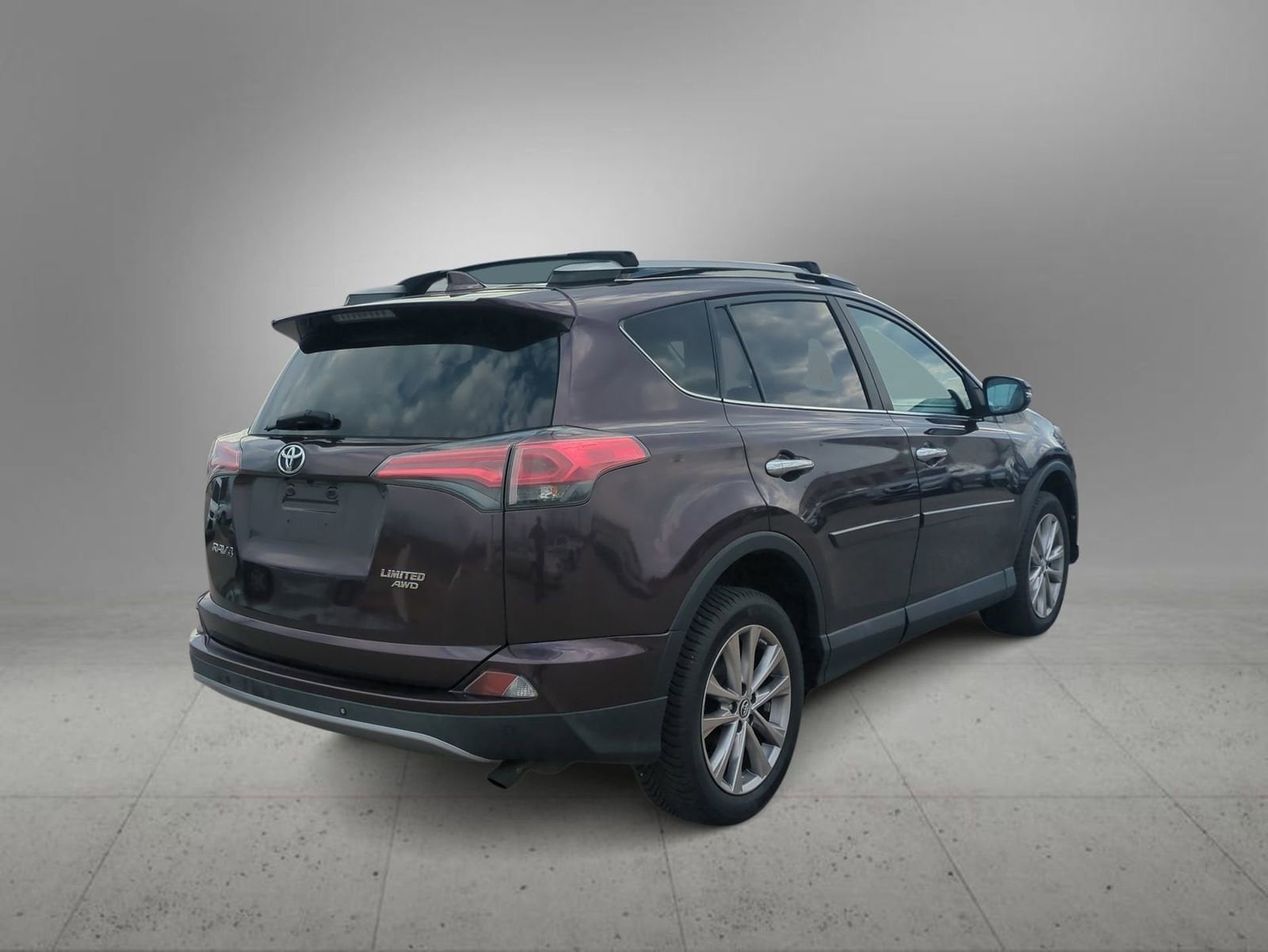 Thumbnail: 2017 Toyota RAV4 - 8