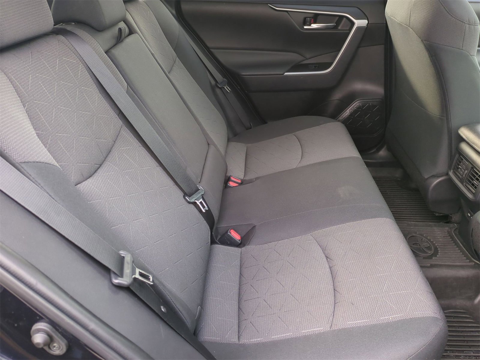 Thumbnail: 2022 Toyota RAV4 - 21