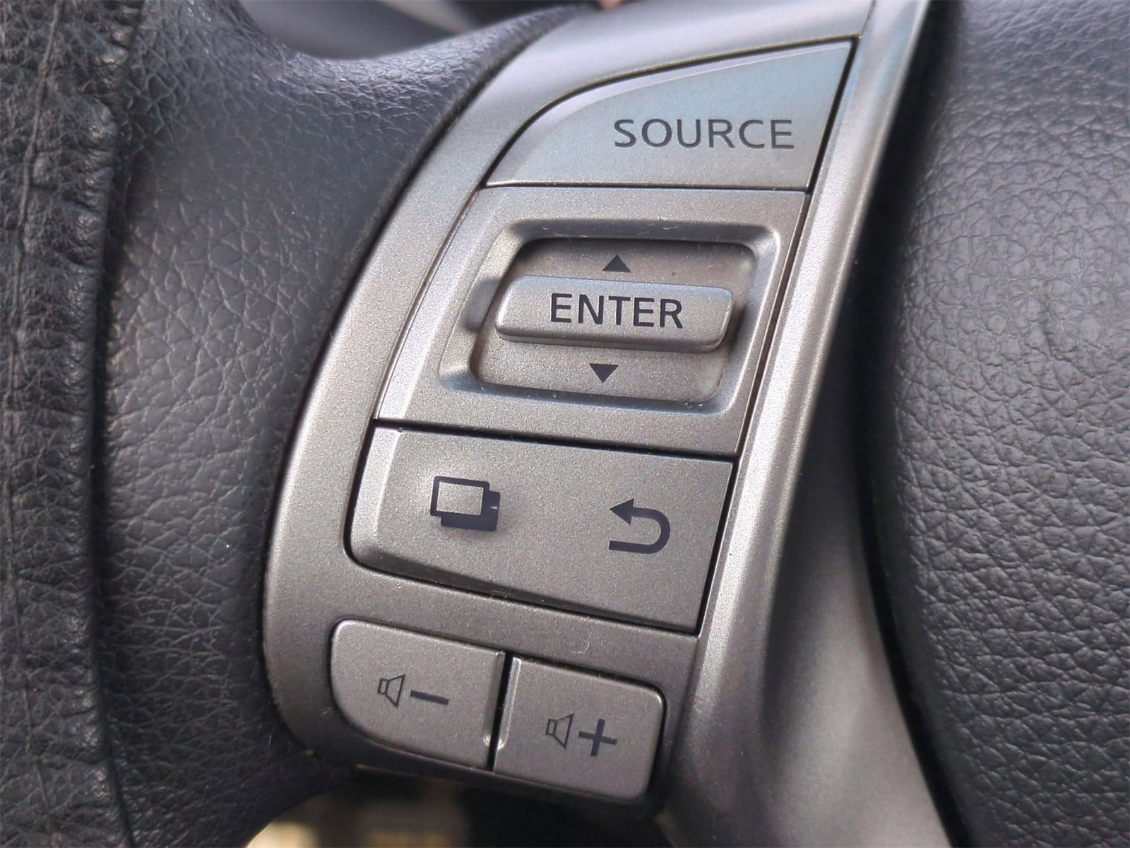 Thumbnail: 2015 Nissan Altima - 23