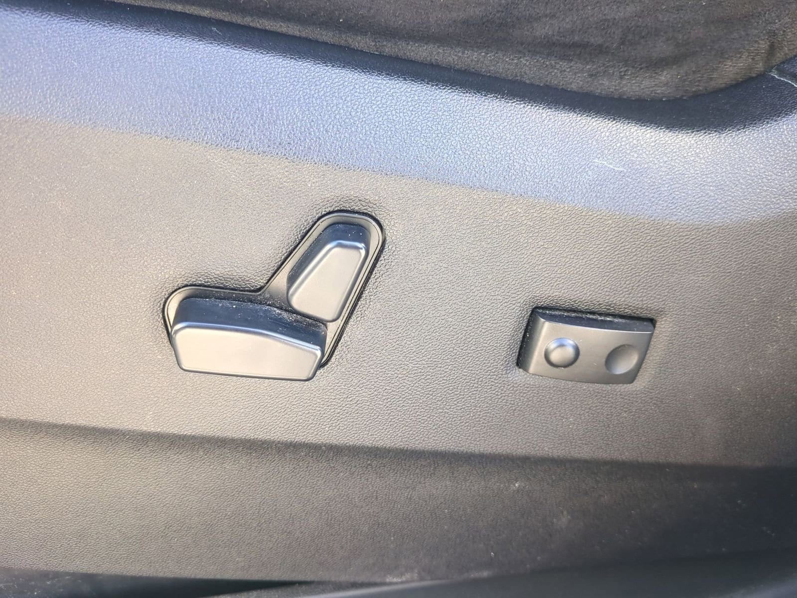 Thumbnail: 2011 Dodge Grand Caravan - 16