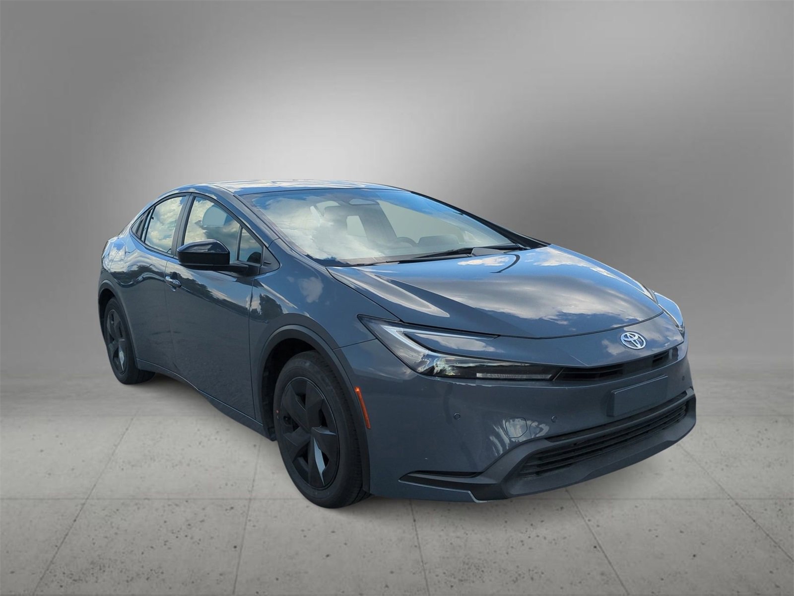 2024 Toyota Prius LE photo 2