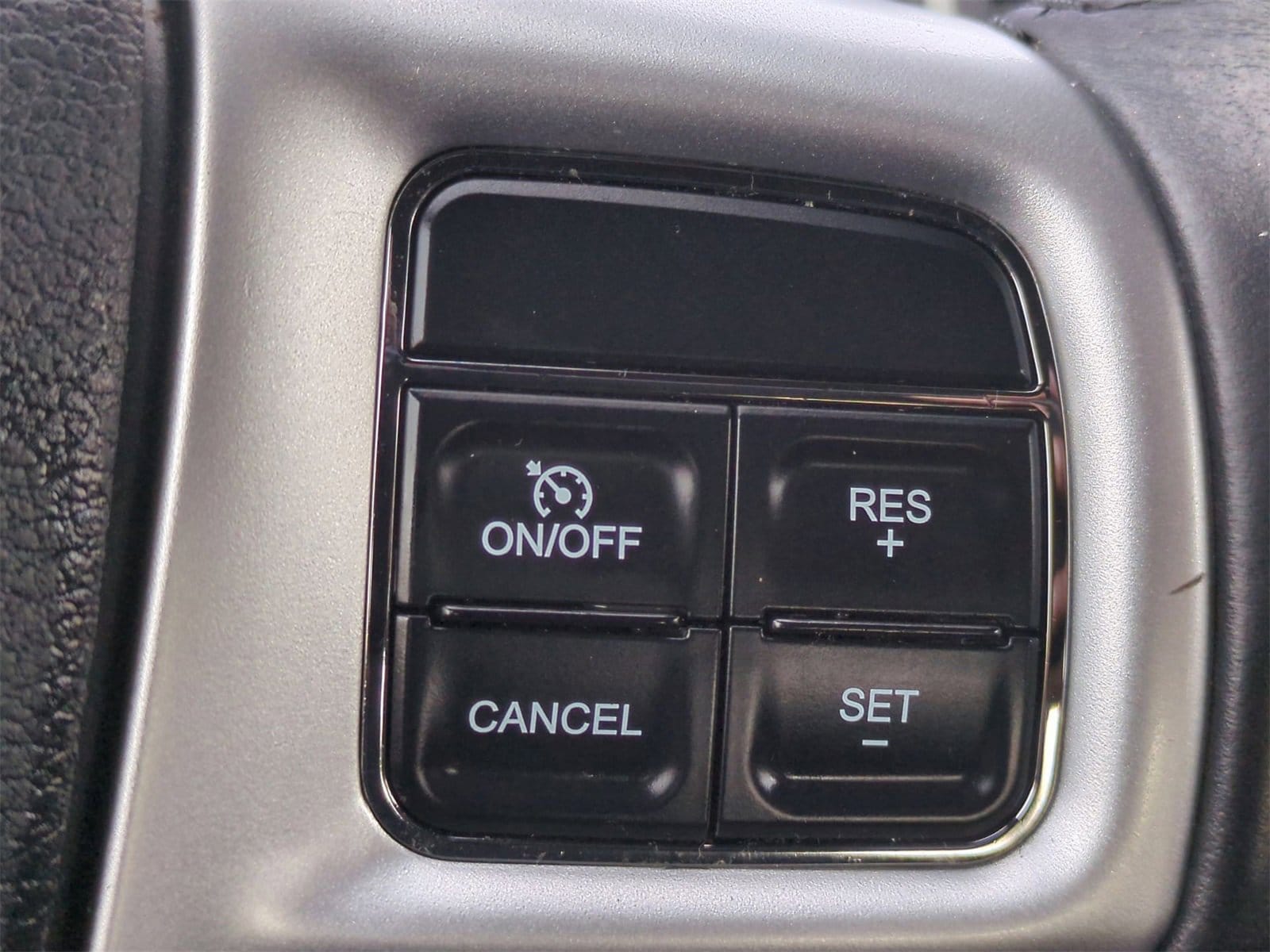 Thumbnail: 2011 Chrysler 200 - 24