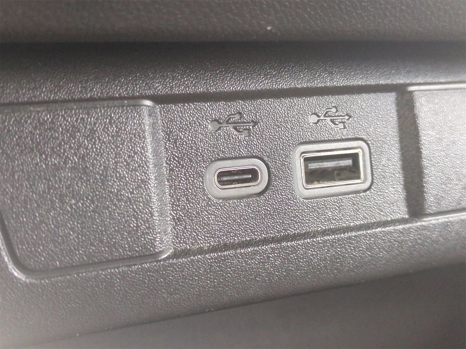 Thumbnail: 2023 Chevrolet Colorado - 33