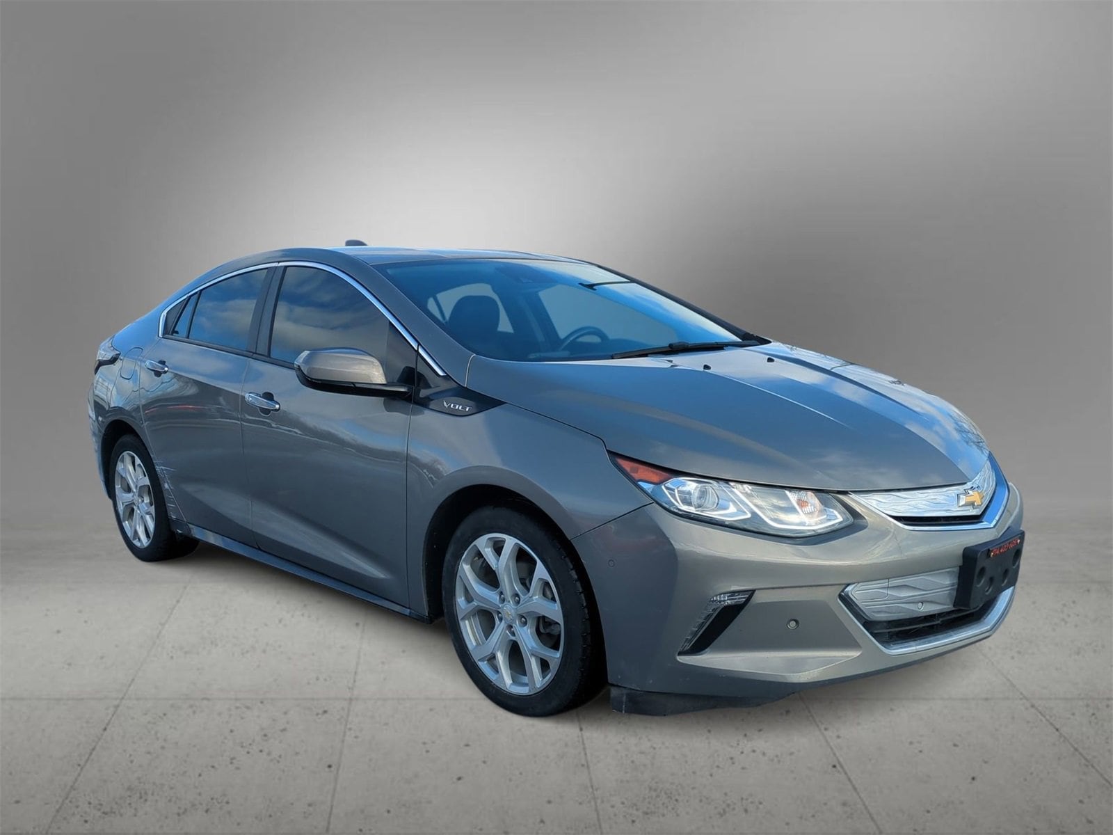 Thumbnail: 2017 Chevrolet Volt - 2