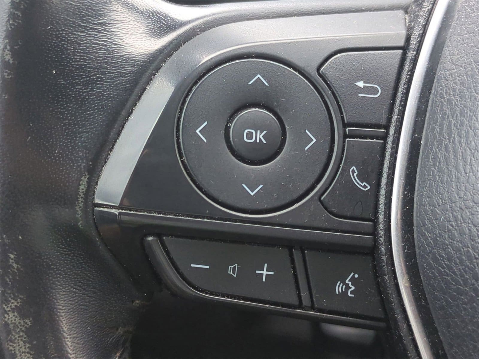 Thumbnail: 2019 Toyota Camry - 23