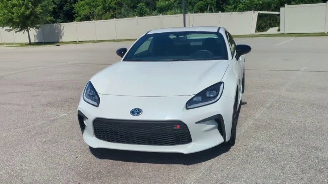 Thumbnail: 2023 Toyota GR86 - 3