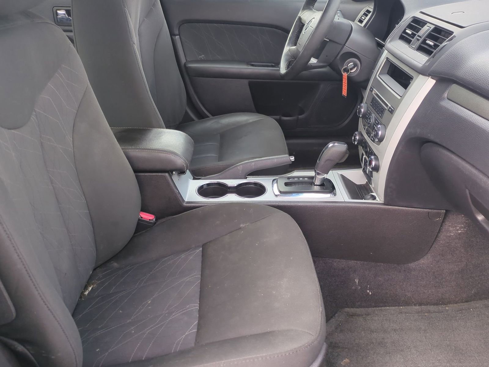 Thumbnail: 2010 Mercury Milan - 21