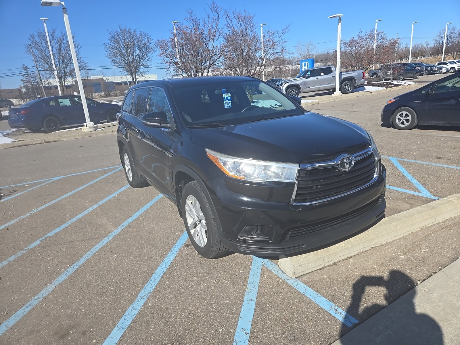 Thumbnail: 2016 Toyota Highlander - 2
