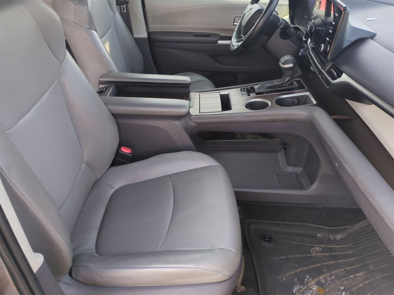 Thumbnail: 2021 Toyota Sienna - 23