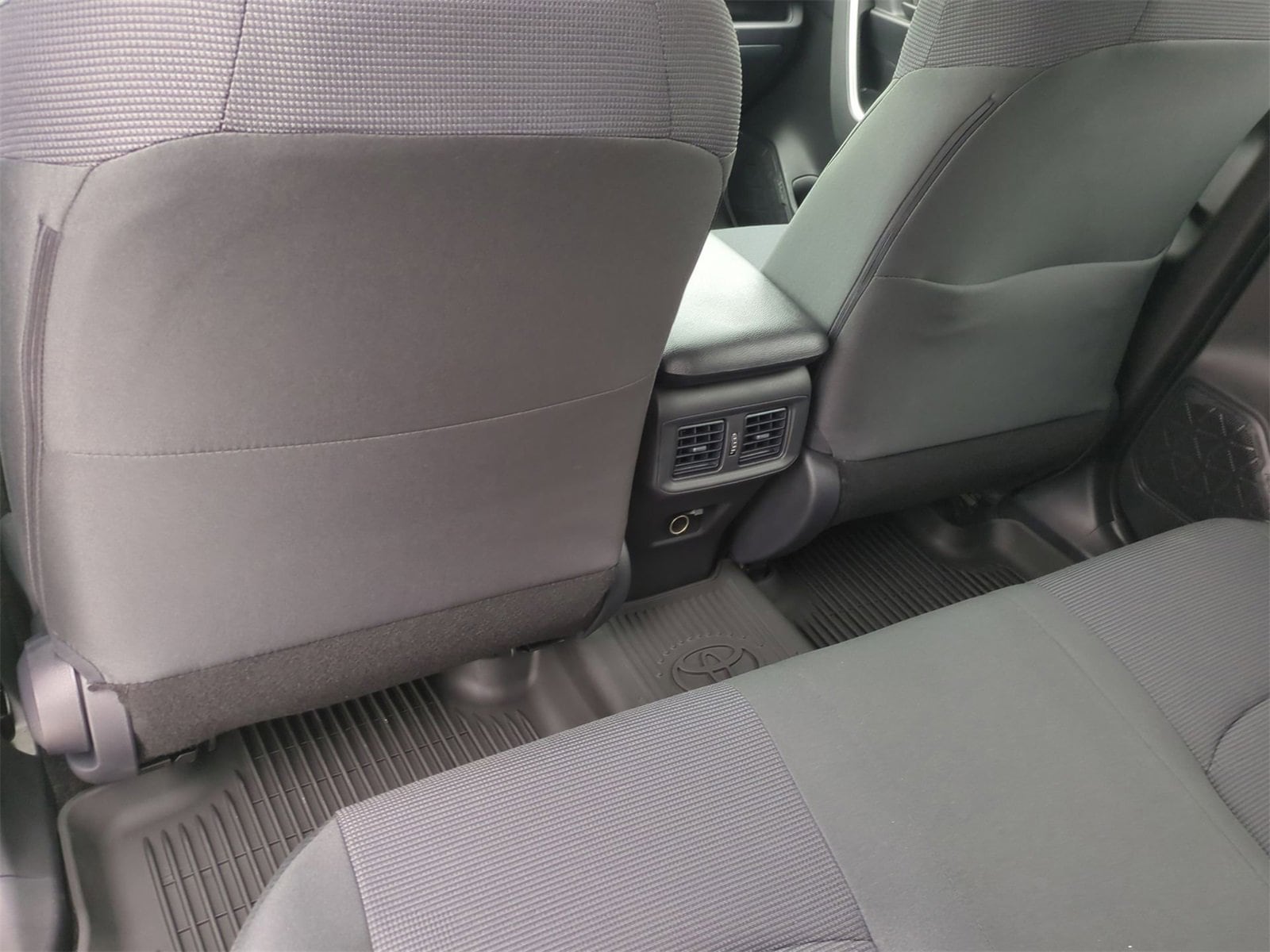 Thumbnail: 2025 Toyota RAV4 - 18