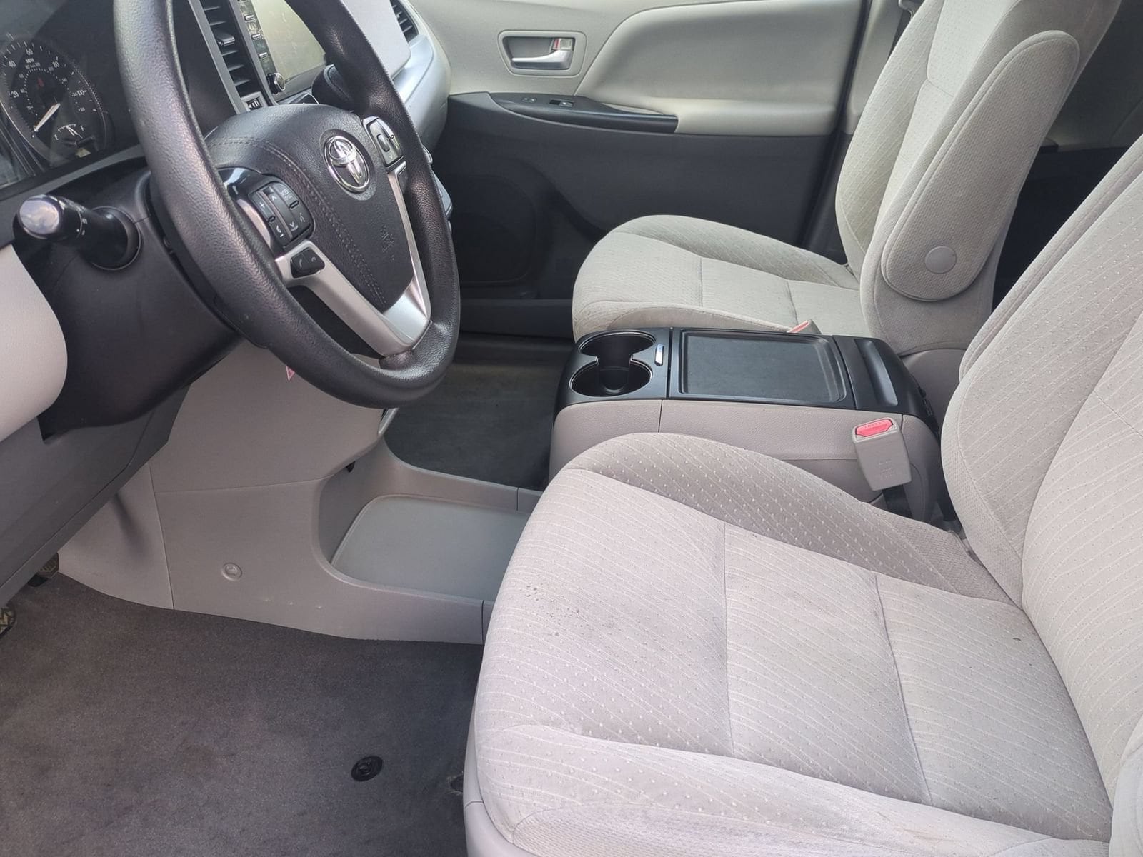 Thumbnail: 2019 Toyota Sienna - 16