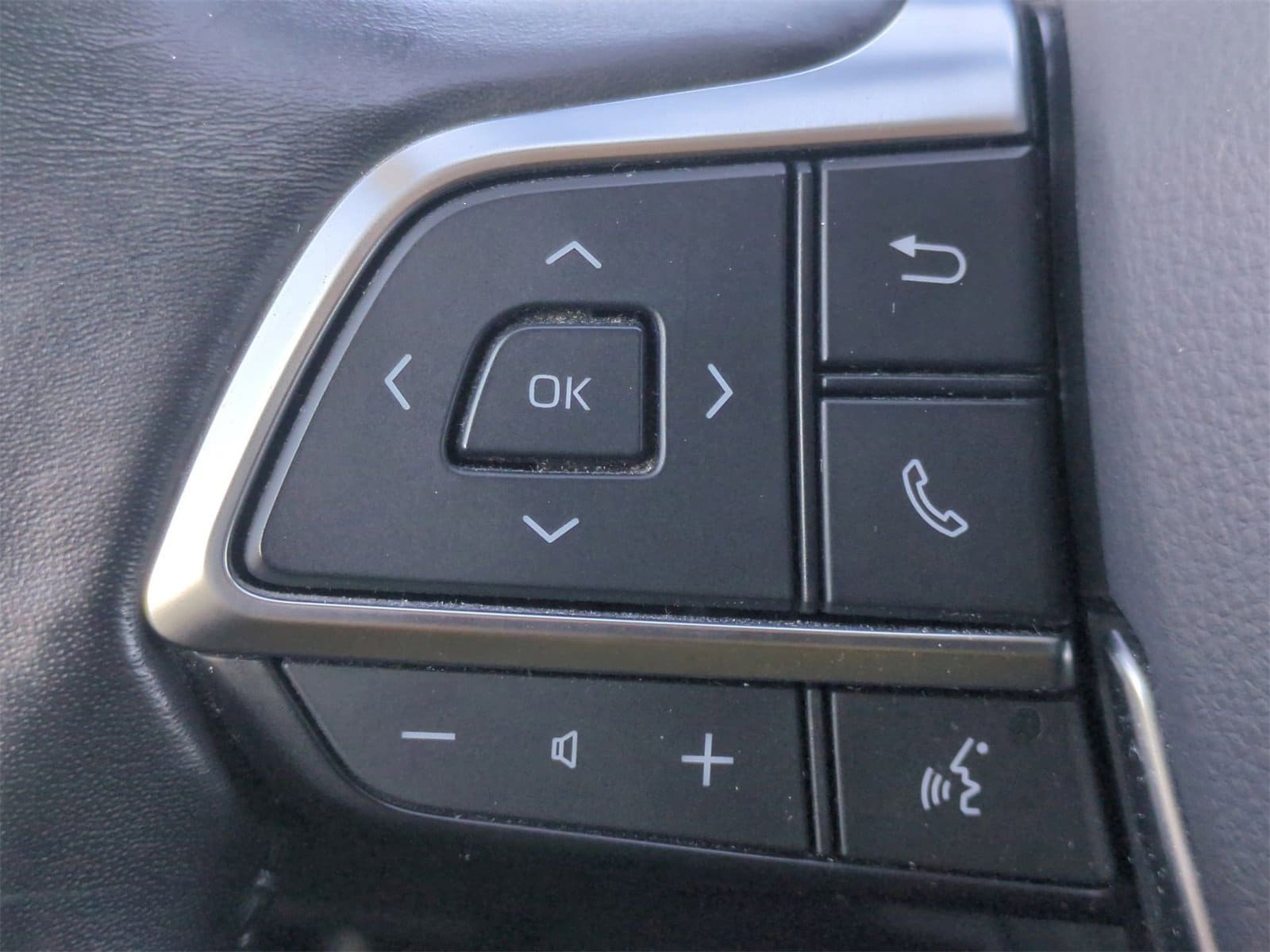 Thumbnail: 2021 Toyota Highlander - 25