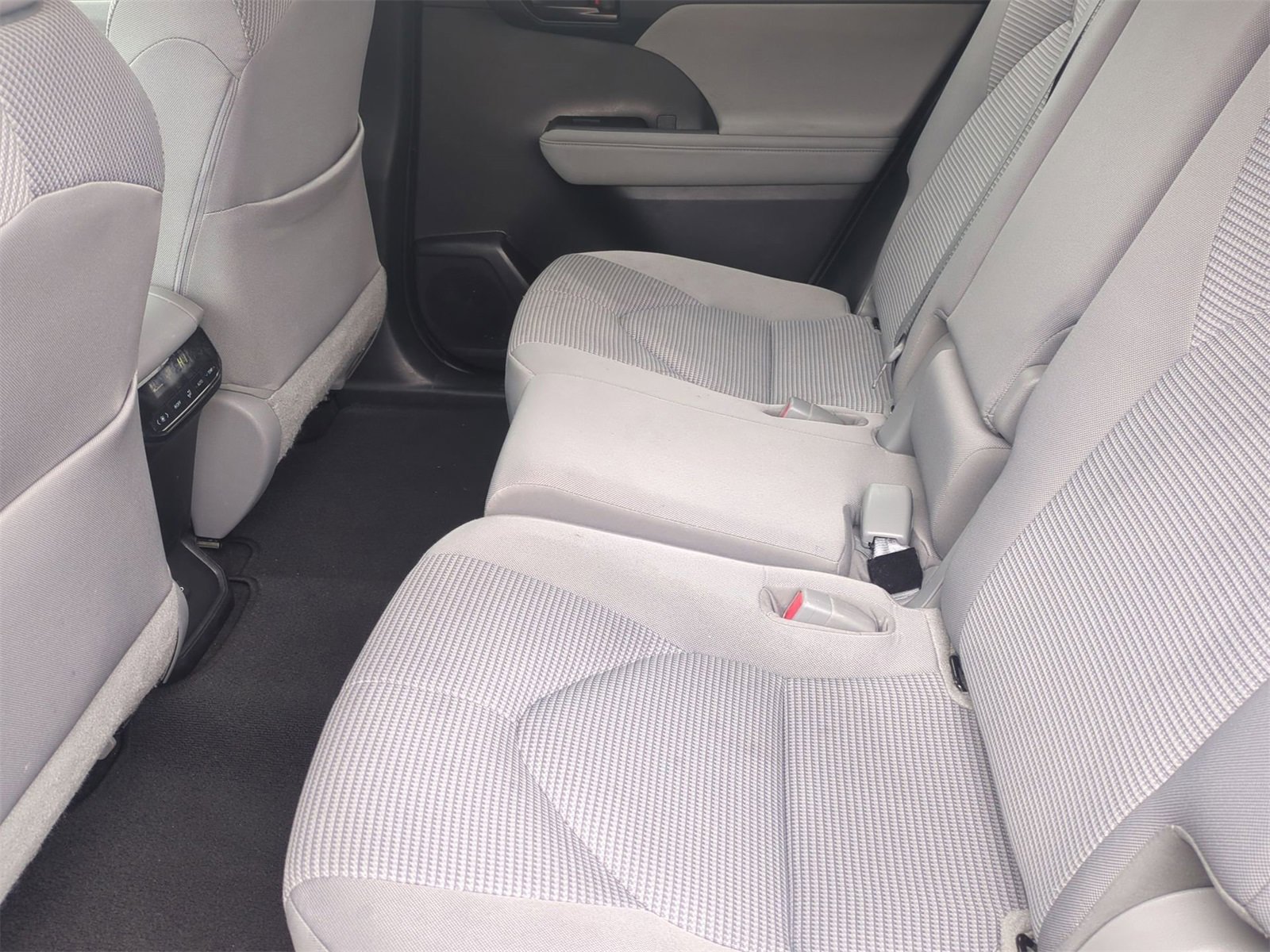 Thumbnail: 2023 Toyota Highlander - 19