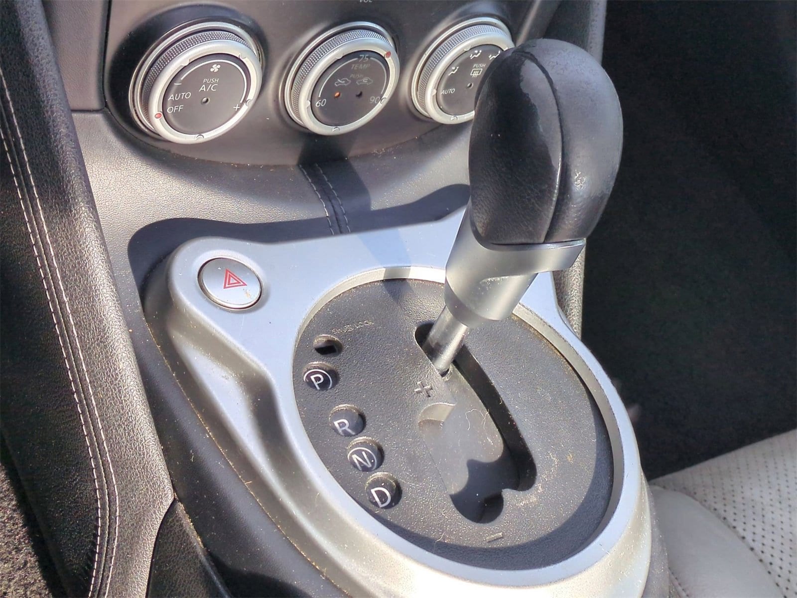 Thumbnail: 2009 Nissan Z - 25