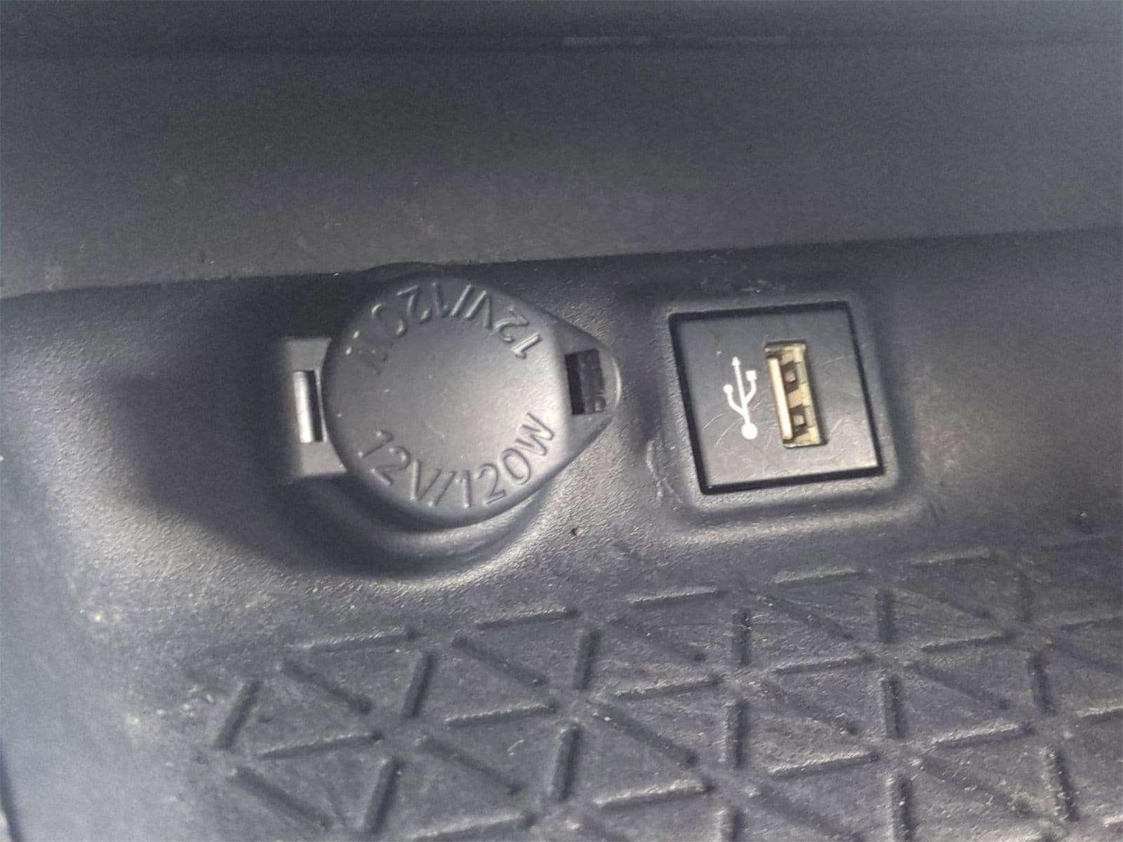 Thumbnail: 2023 Toyota RAV4 - 31