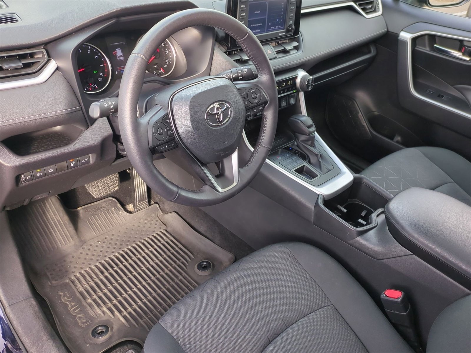 Thumbnail: 2022 Toyota RAV4 - 10