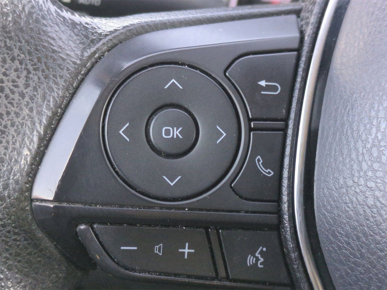 Thumbnail: 2019 Toyota Camry - 23