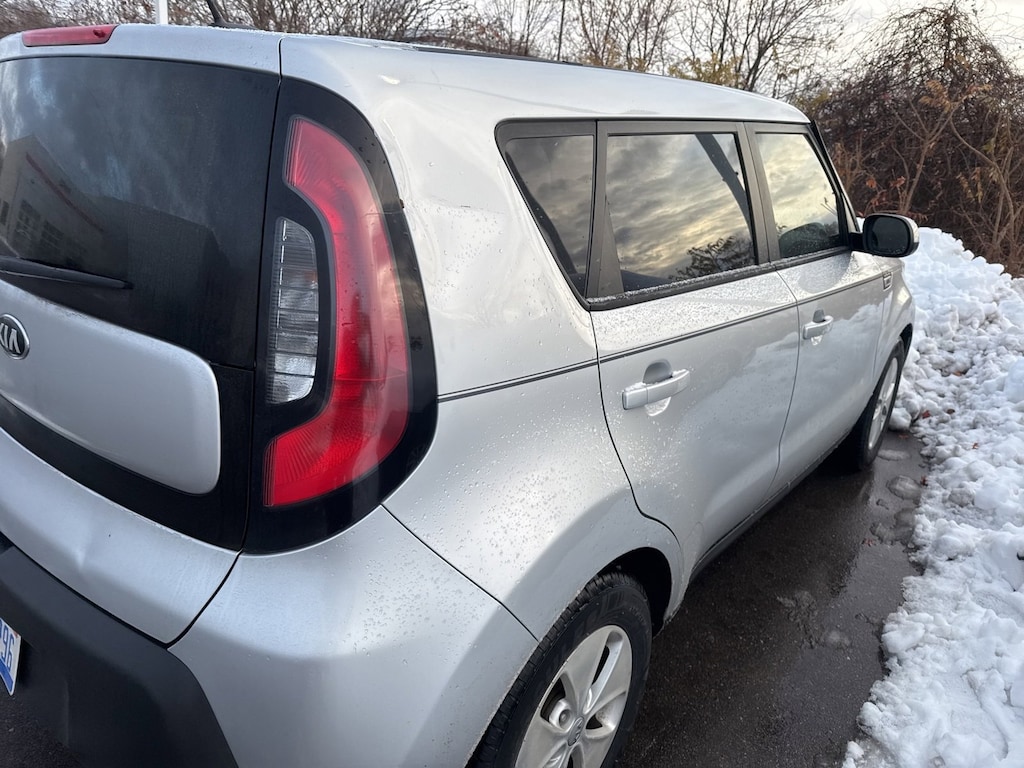 Used 2016 Kia Soul Base FWD Hatchback