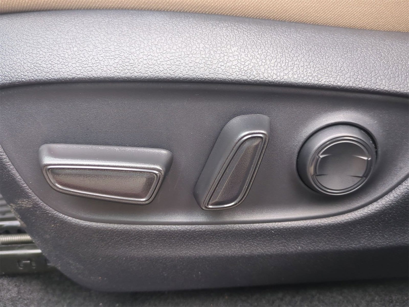 Thumbnail: 2025 Toyota RAV4 - 17