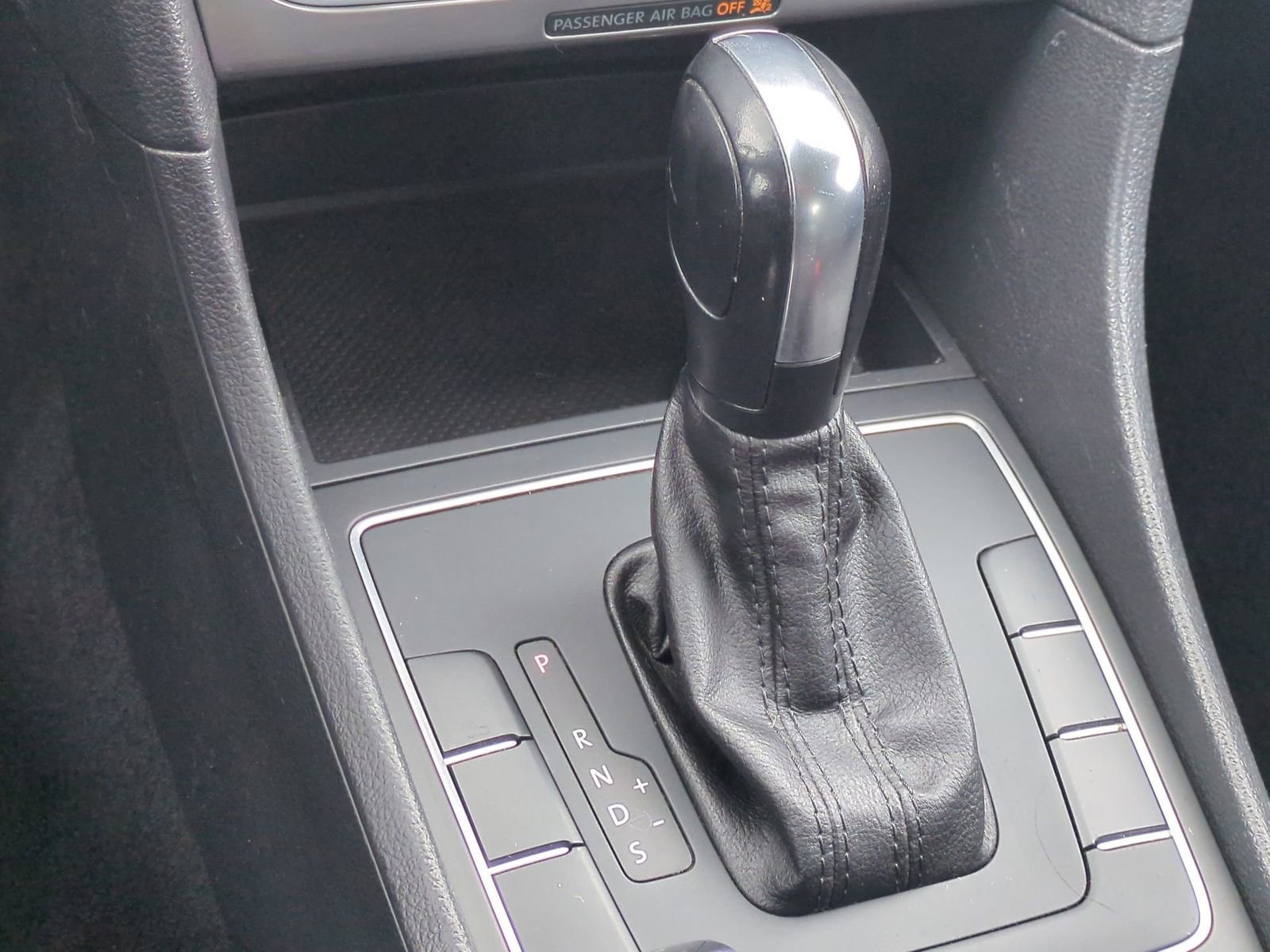 Thumbnail: 2013 Volkswagen Passat - 28