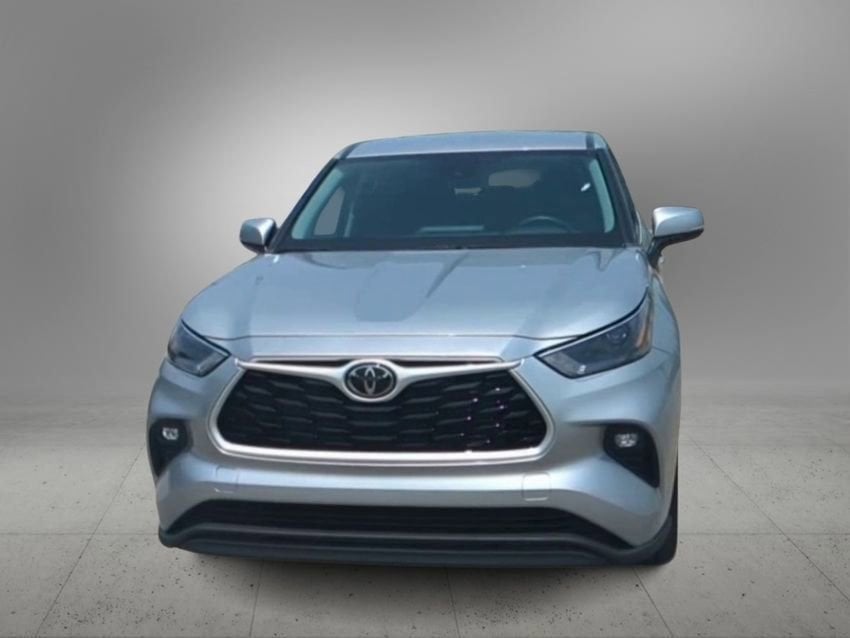 Thumbnail: 2022 Toyota Highlander - 3