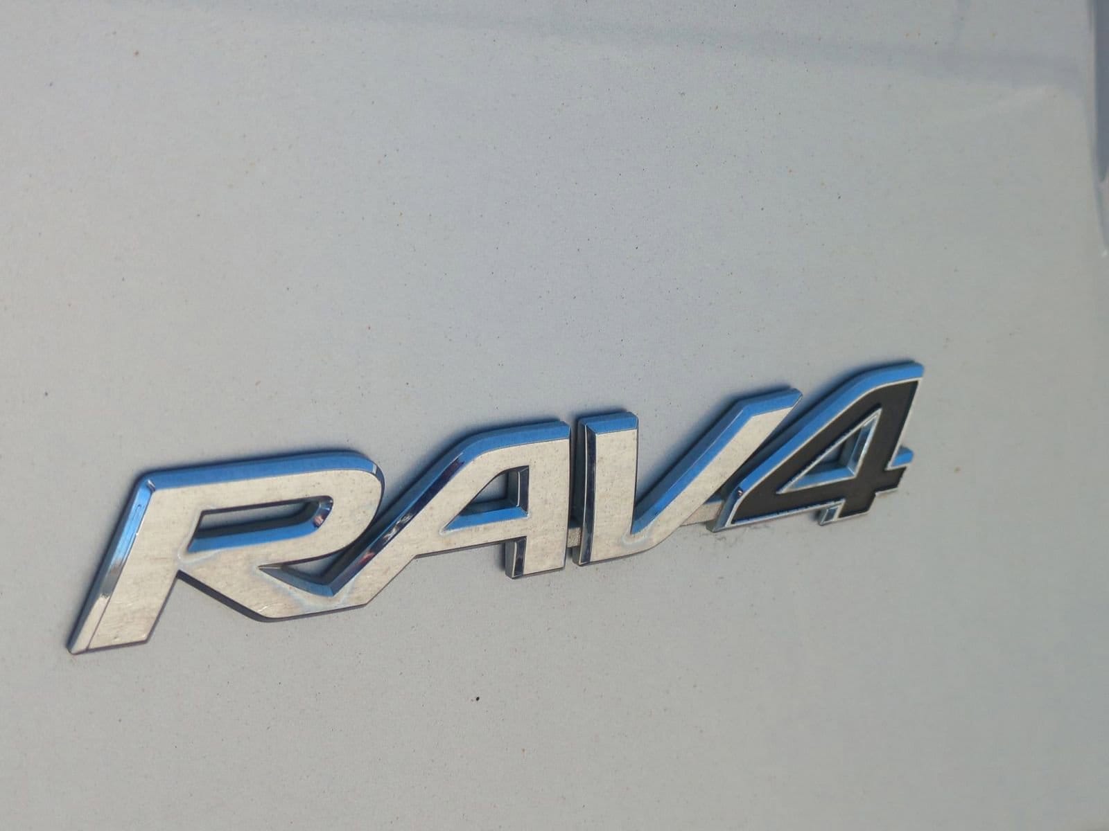 Thumbnail: 2015 Toyota RAV4 - 13
